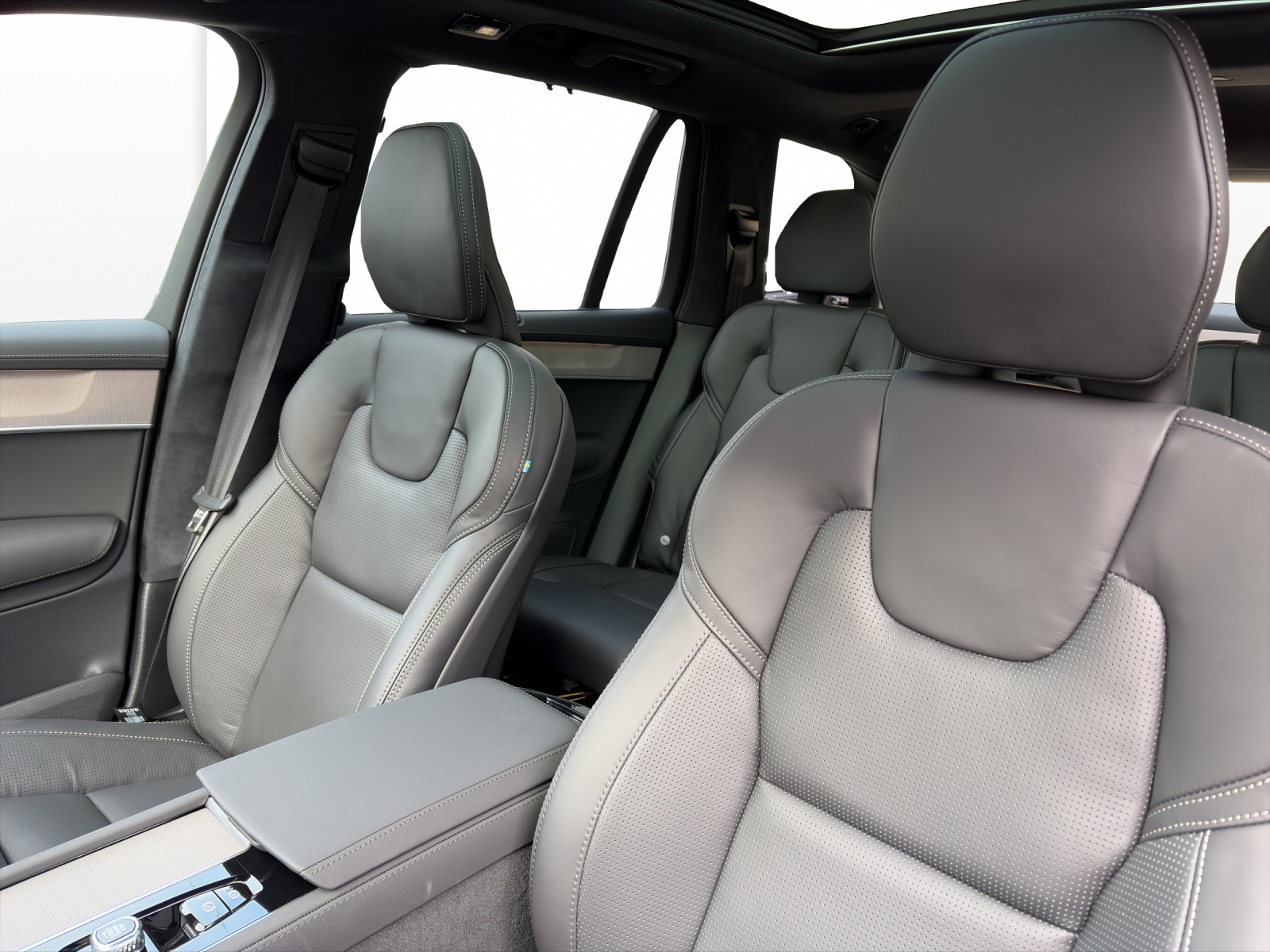 VOLVO XC90 2.0 T8 TE XCLUSIVE Edition Dark eAWD-image-8