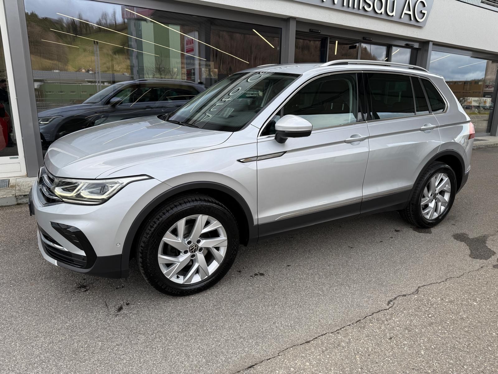 VW Tiguan 2.0 TDI SCR Elegance 4Motion DSG-image-6