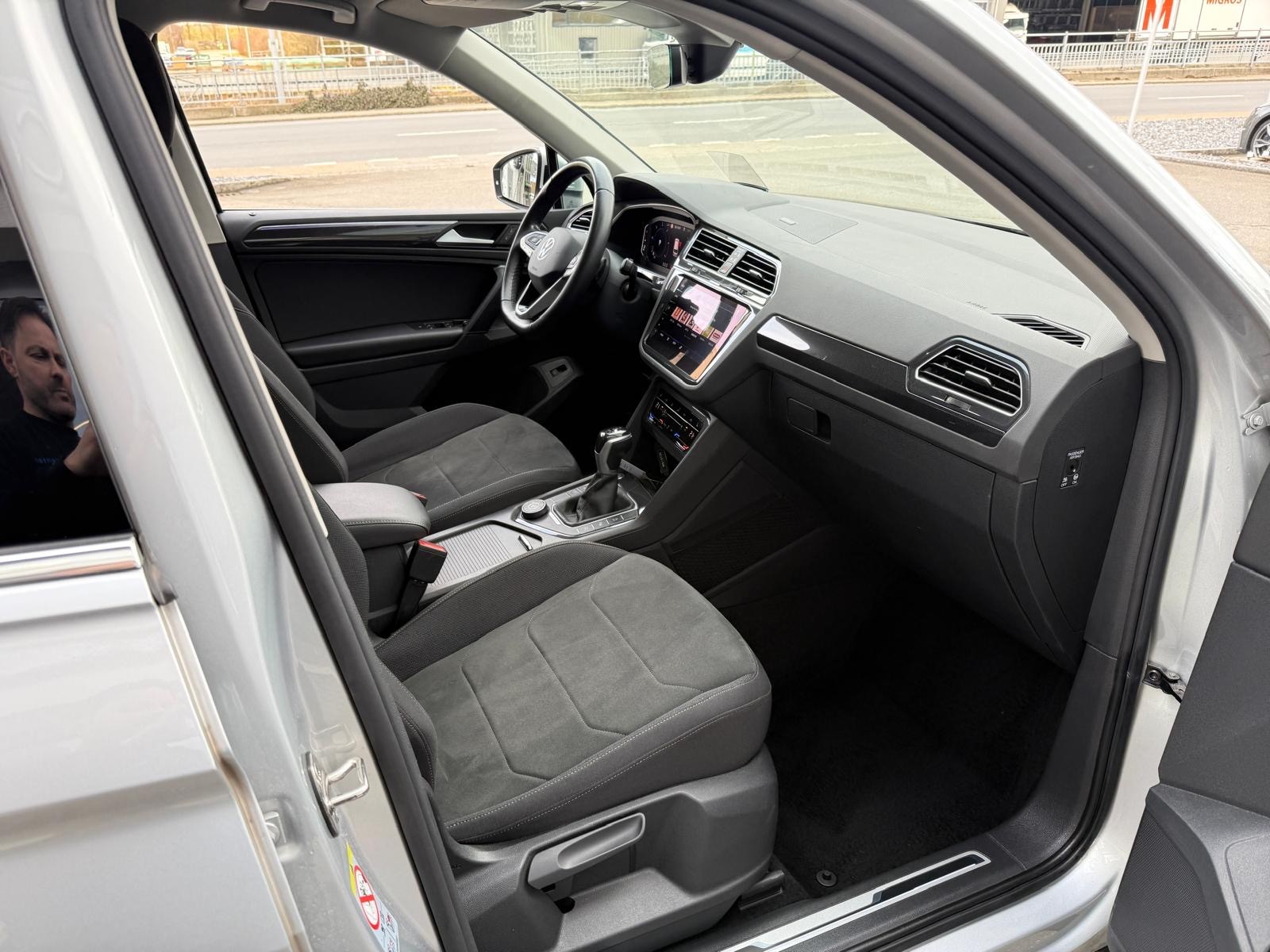 VW Tiguan 2.0 TDI SCR Elegance 4Motion DSG-image-13