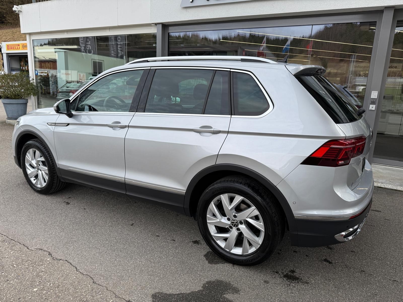 VW Tiguan 2.0 TDI SCR Elegance 4Motion DSG-image-5