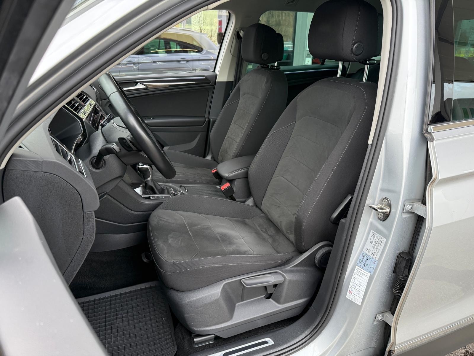 VW Tiguan 2.0 TDI SCR Elegance 4Motion DSG-image-20