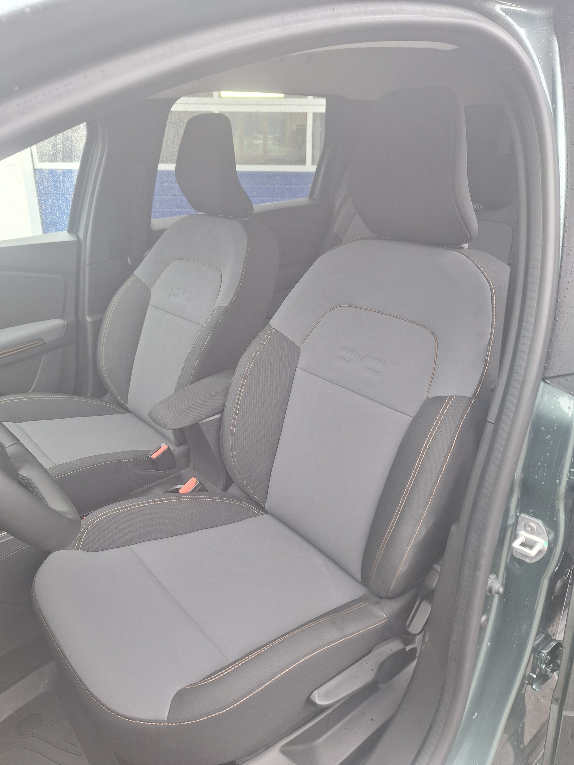 DACIA Jogger HEV 140 Extreme+ 7 Places-image-5