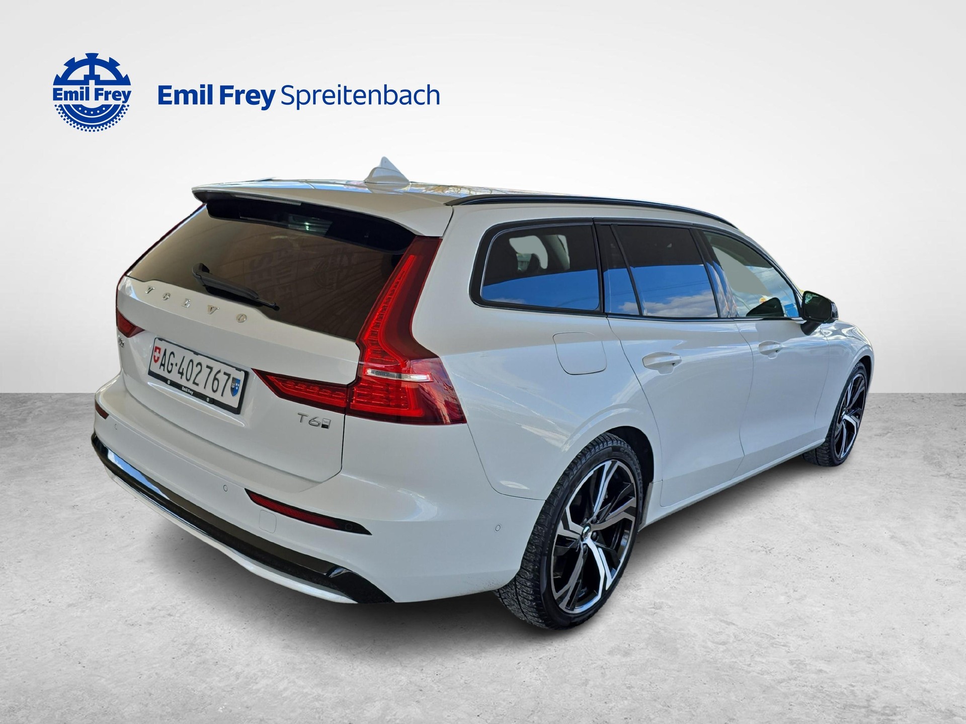 VOLVO V60 2.0 T6 TE Plus Dark eAWD-image-5