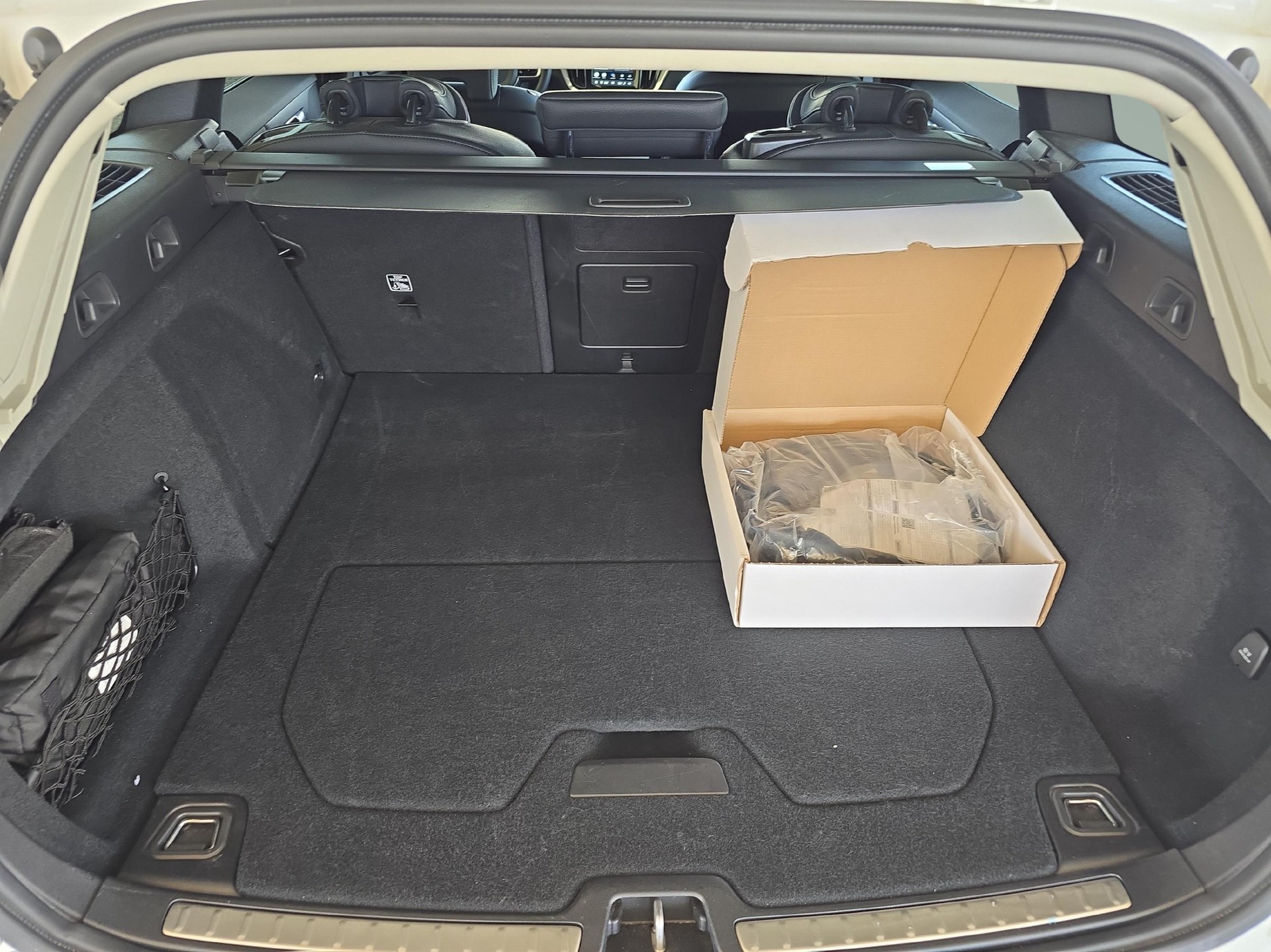 VOLVO V60 2.0 T6 TE Plus Dark eAWD-image-12