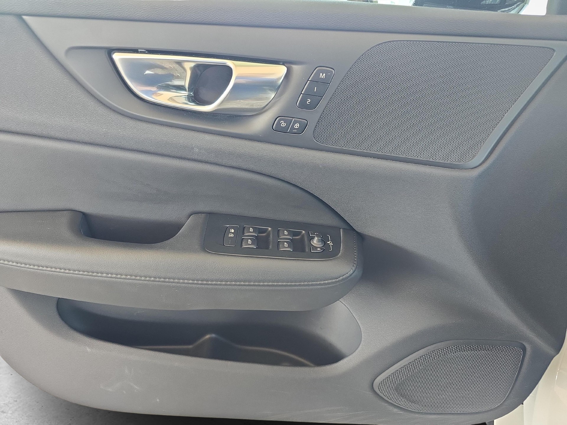 VOLVO V60 2.0 T6 TE Plus Dark eAWD-image-16
