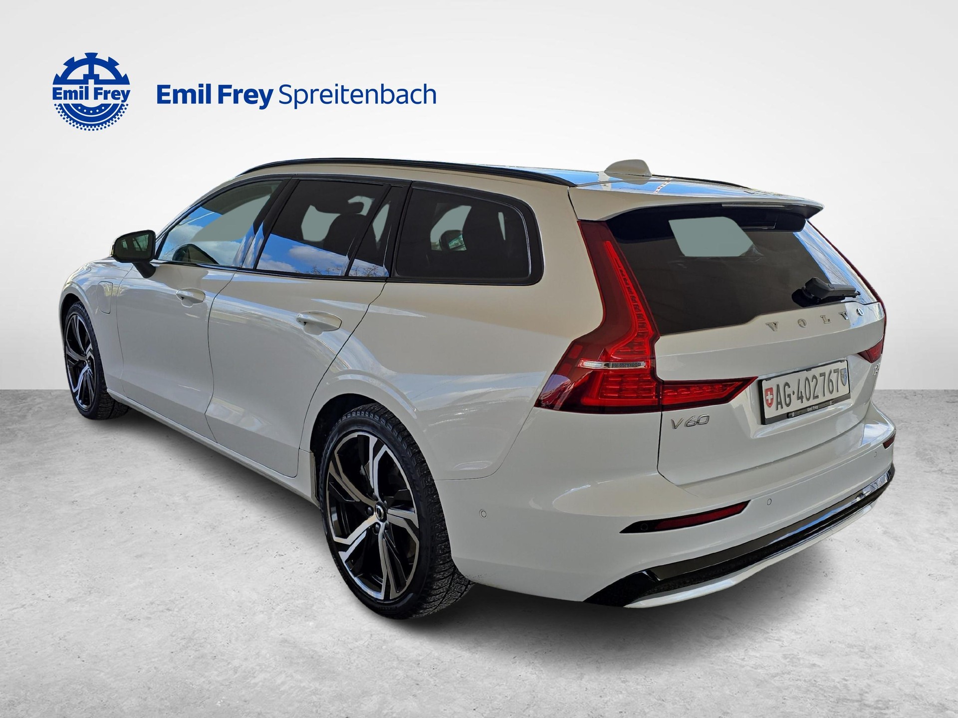 VOLVO V60 2.0 T6 TE Plus Dark eAWD-image-3