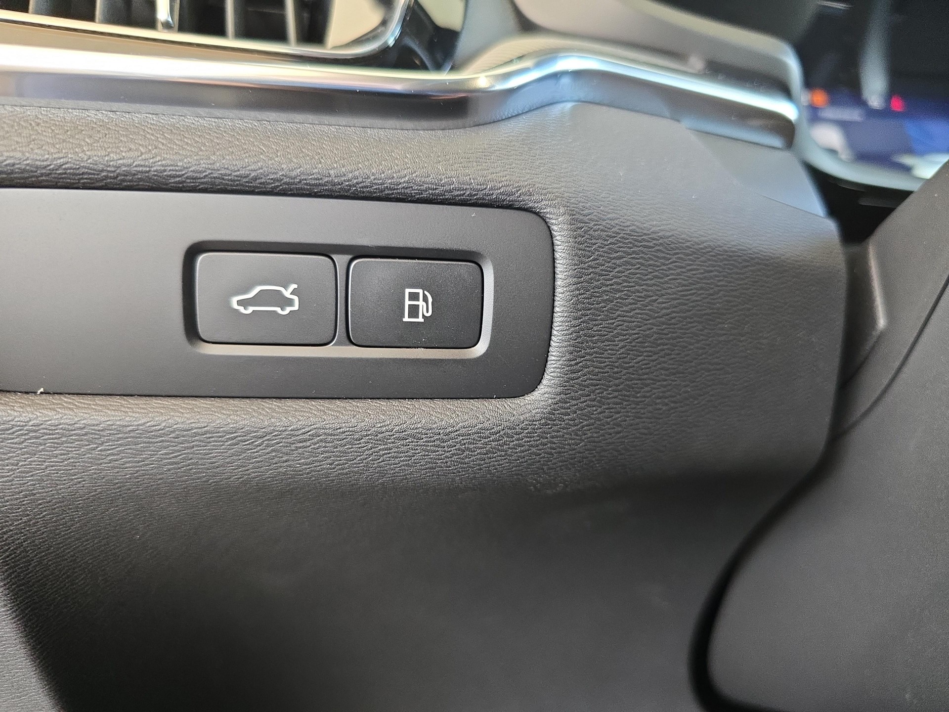VOLVO V60 2.0 T6 TE Plus Dark eAWD-image-17