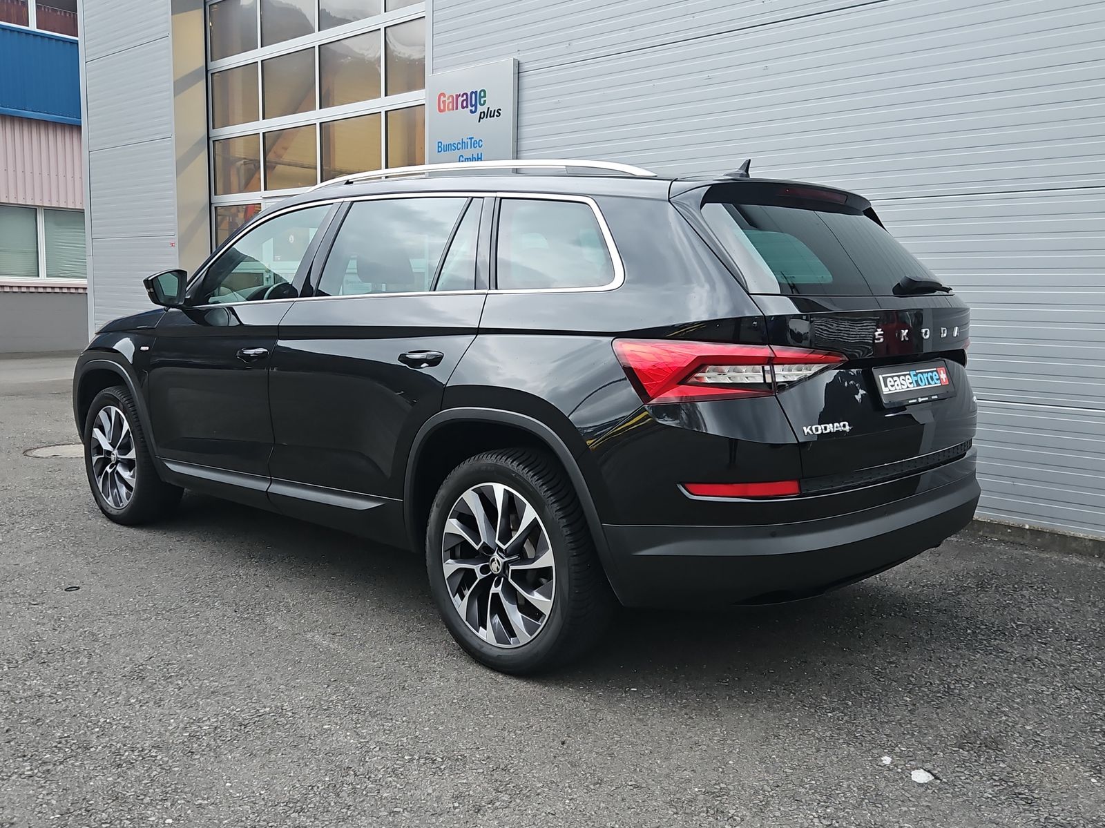 SKODA Kodiaq 2.0 TDI 200 Sportline DSG-image-2