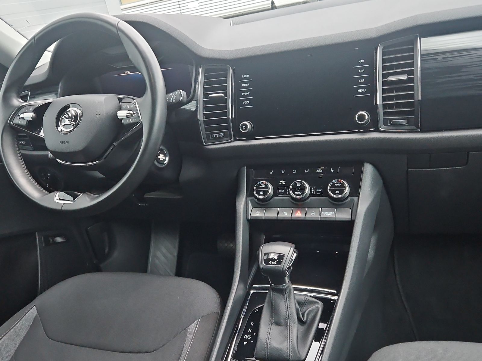 SKODA Kodiaq 2.0 TDI 200 Sportline DSG-image-9