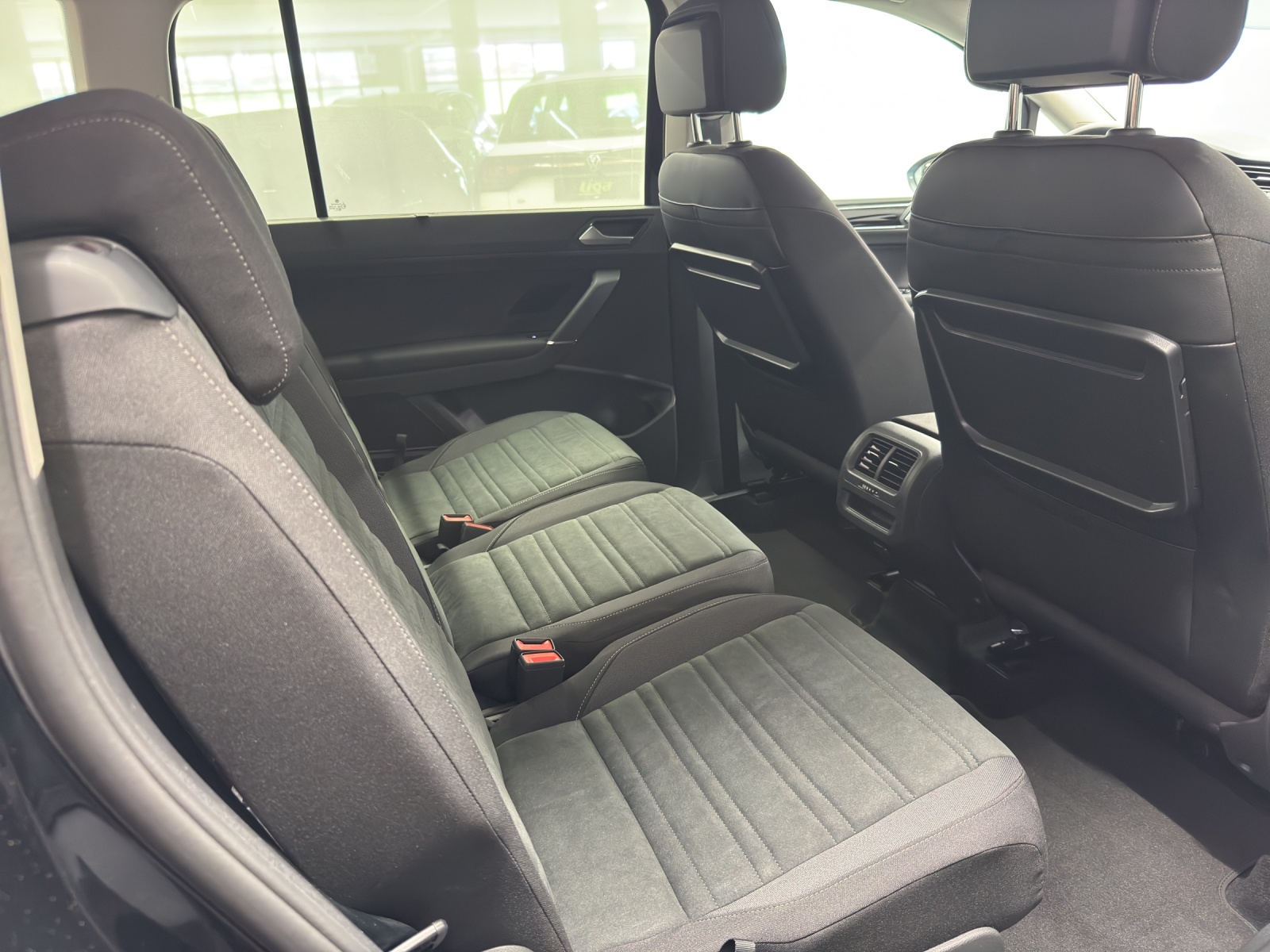 VW Touran 1.5 TSI Comfortline United DSG-image-9