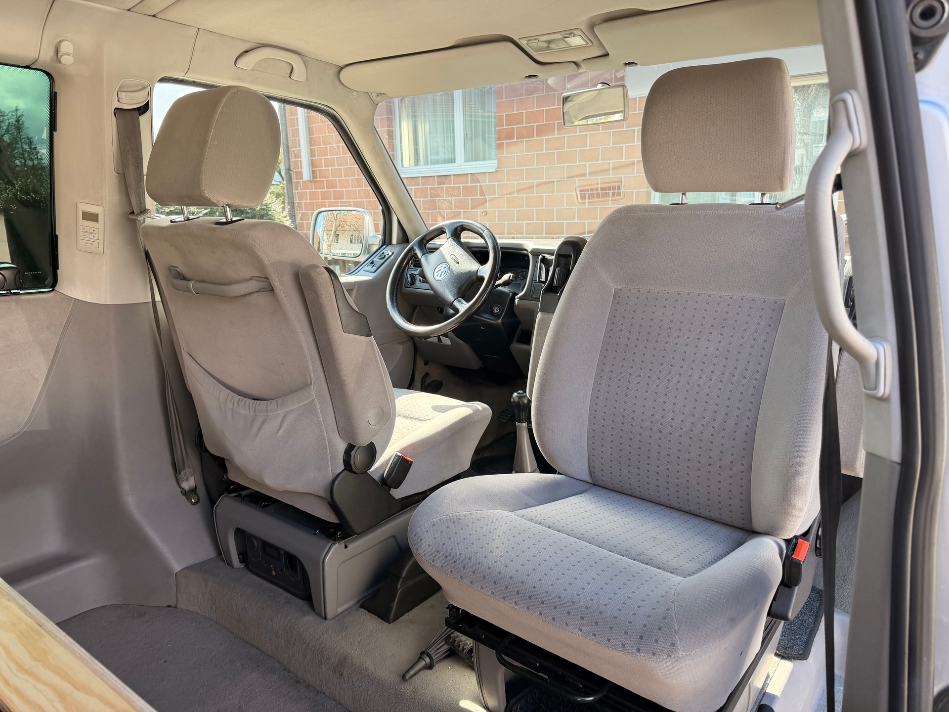 VW T4 Caravelle 2.5TDI ABS-image-7