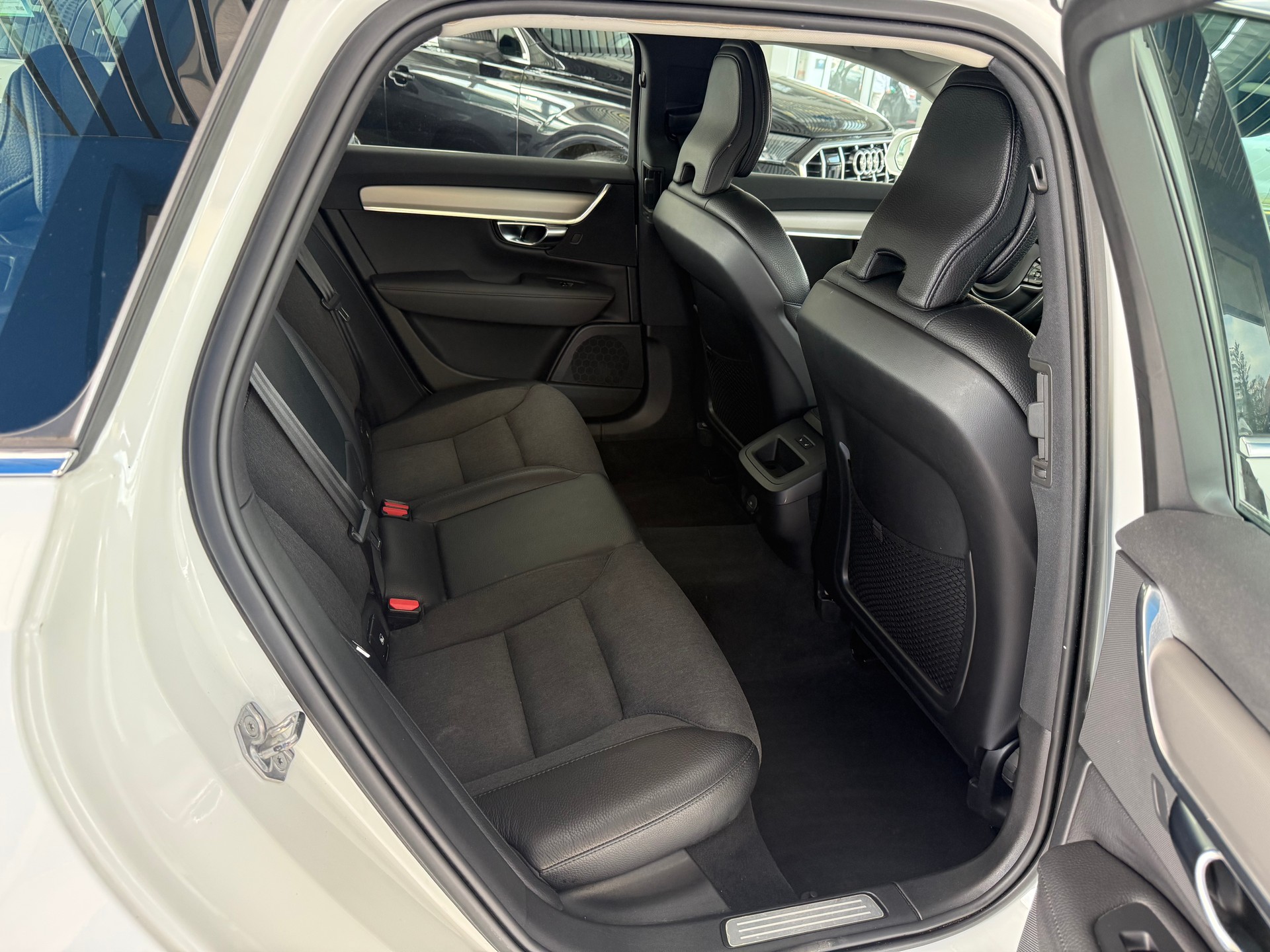 VOLVO V90 B4 Benzin Mild Hybrid Momentum Geartronic-image-17
