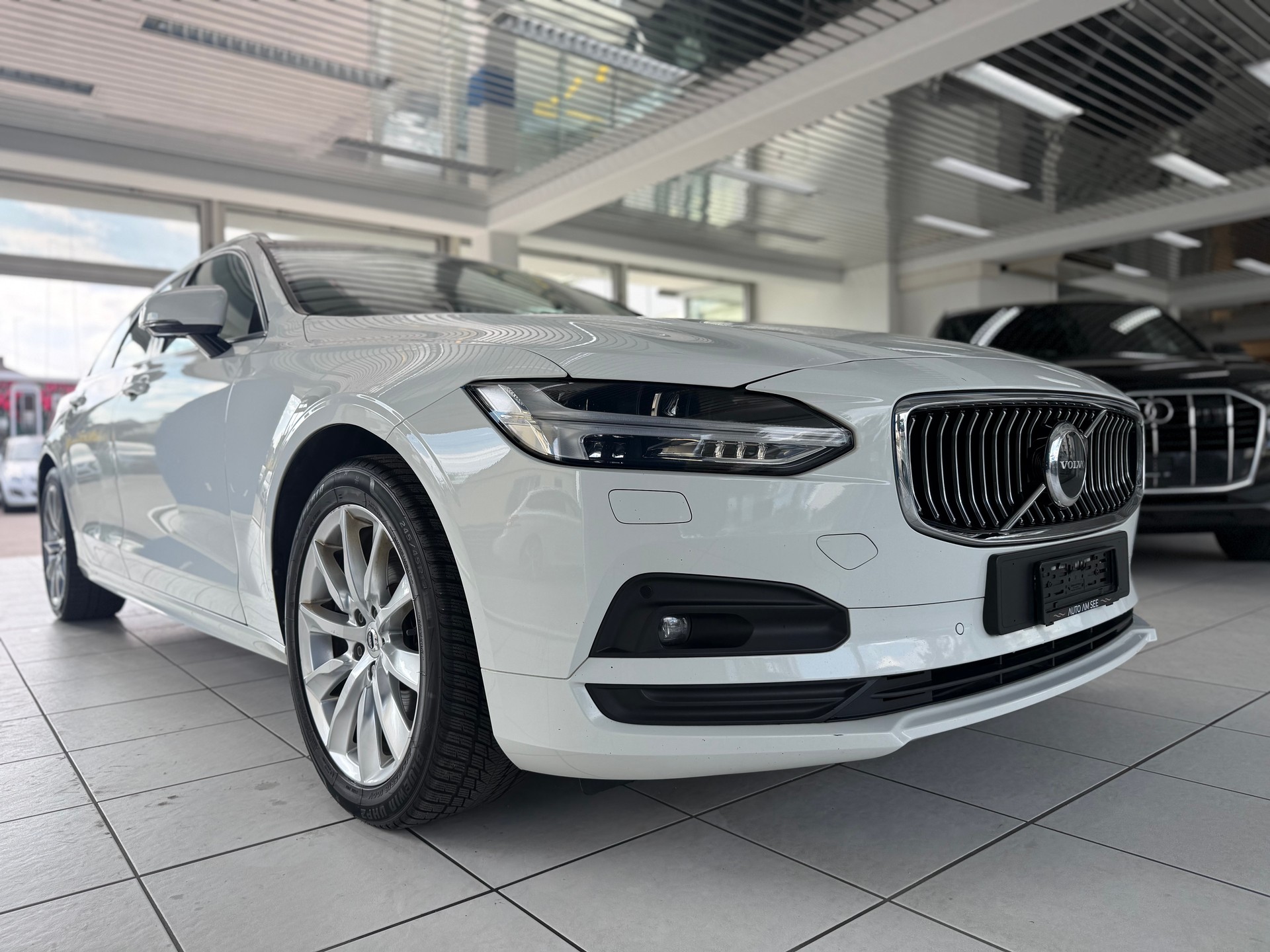 VOLVO V90 B4 Benzin Mild Hybrid Momentum Geartronic-showroom-element-3