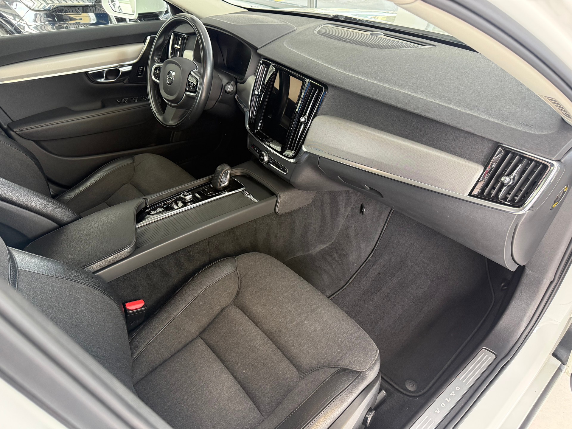 VOLVO V90 B4 Benzin Mild Hybrid Momentum Geartronic-image-13