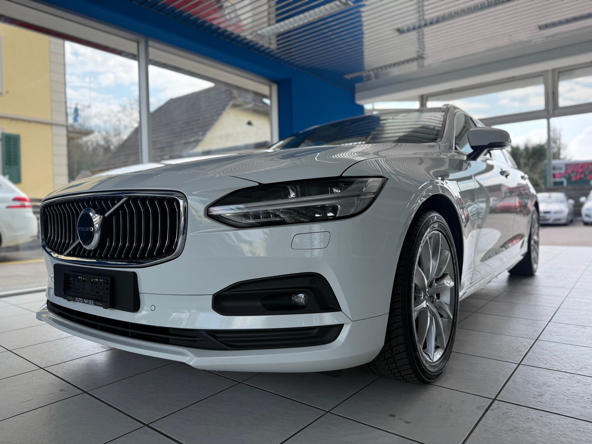 VOLVO V90 B4 Benzin Mild Hybrid Momentum Geartronic-showroom-element-1