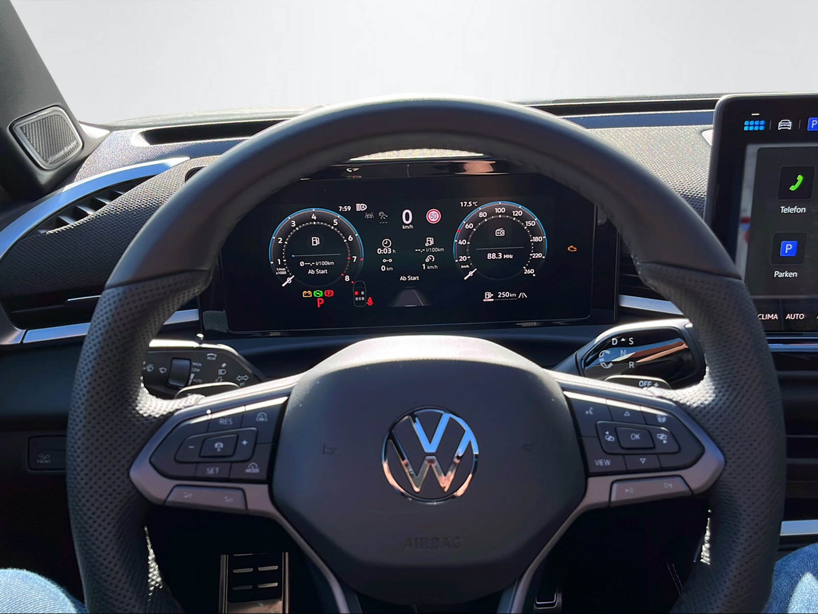 VW T-Roc 1.5 eTSI R-Line DSG-image-11
