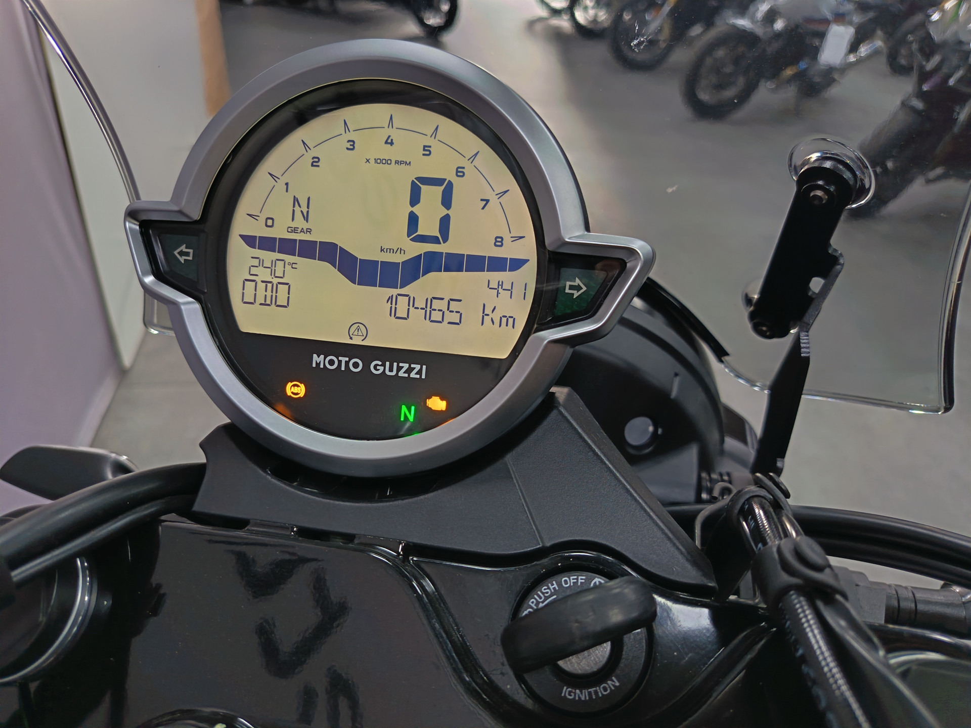 MOTO GUZZI V9 Bobber Centenario-image-8