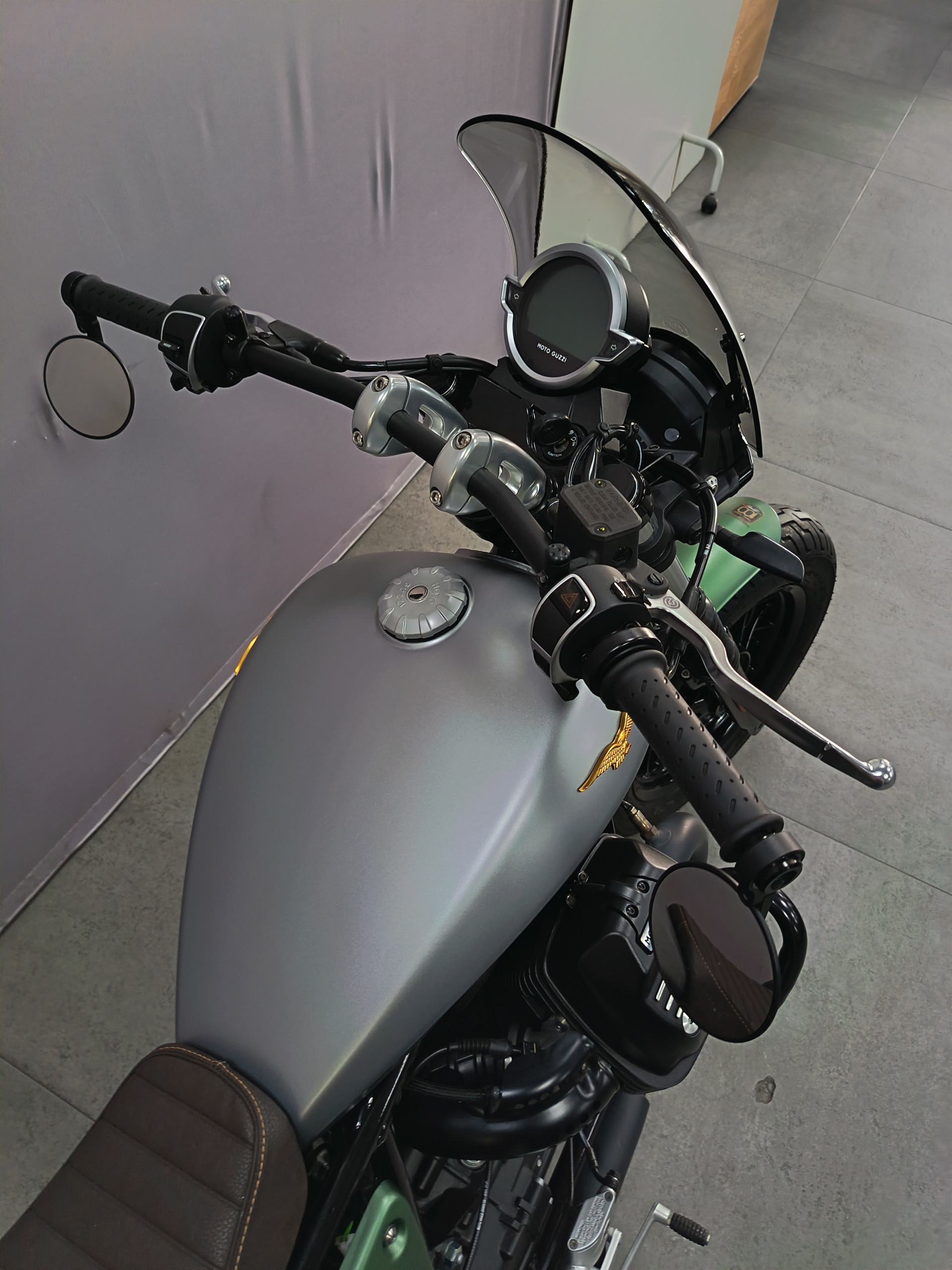 MOTO GUZZI V9 Bobber Centenario-image-4