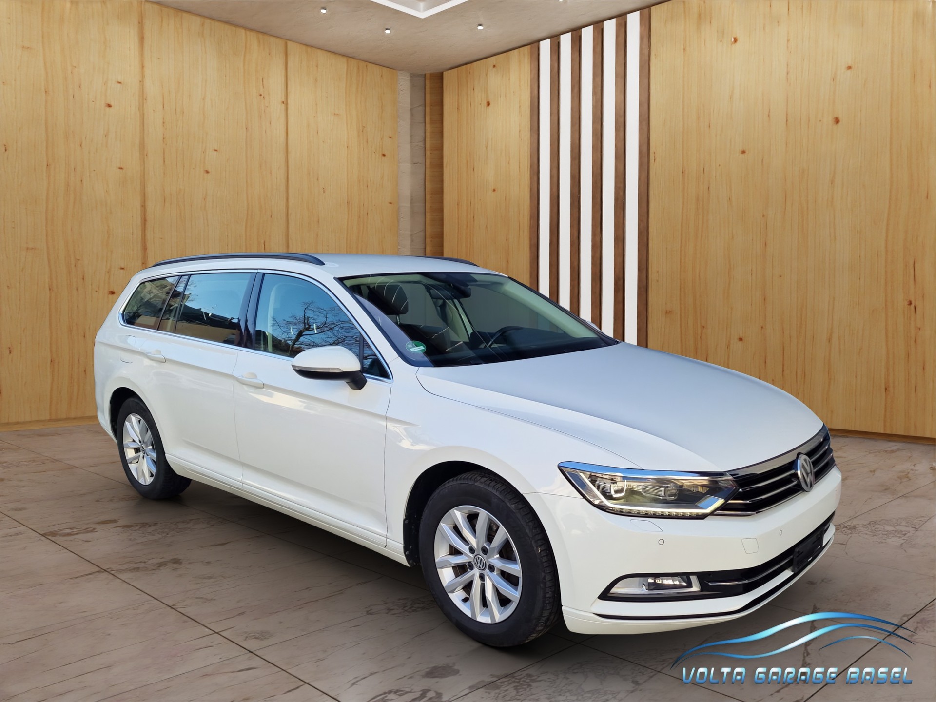 VW Passat Variant 2.0 TDI BMT Family DSG 4Motion-image-1