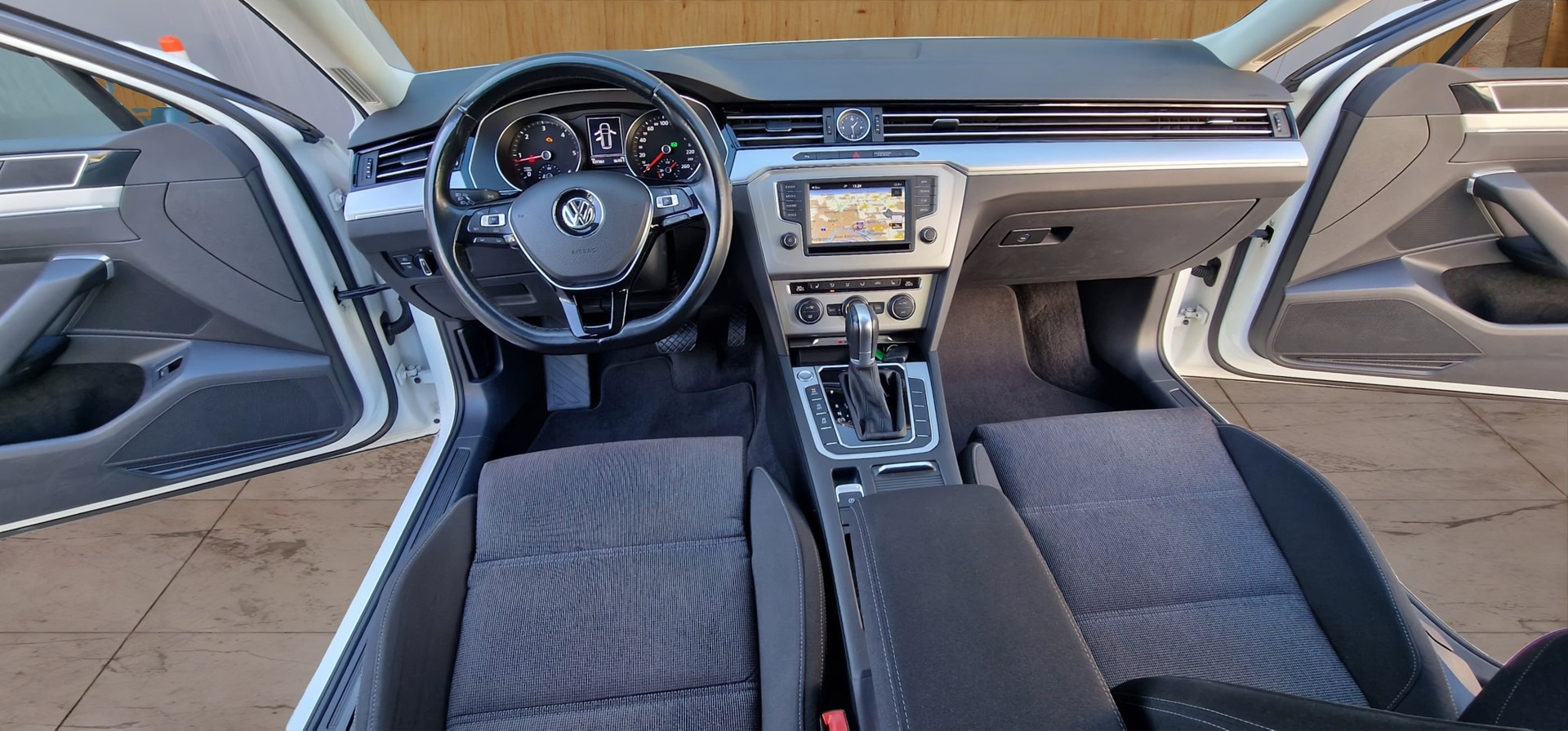 VW Passat Variant 2.0 TDI BMT Family DSG 4Motion-image-13