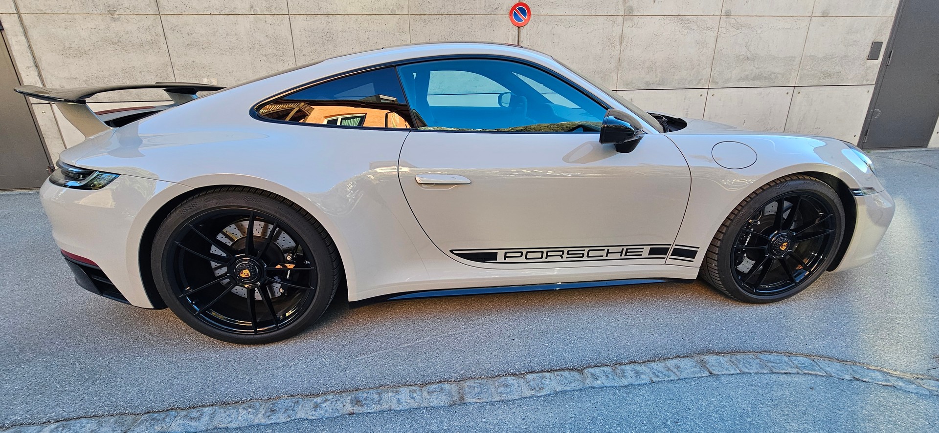 PORSCHE 911 Carrera 4 GTS PDK-image-1