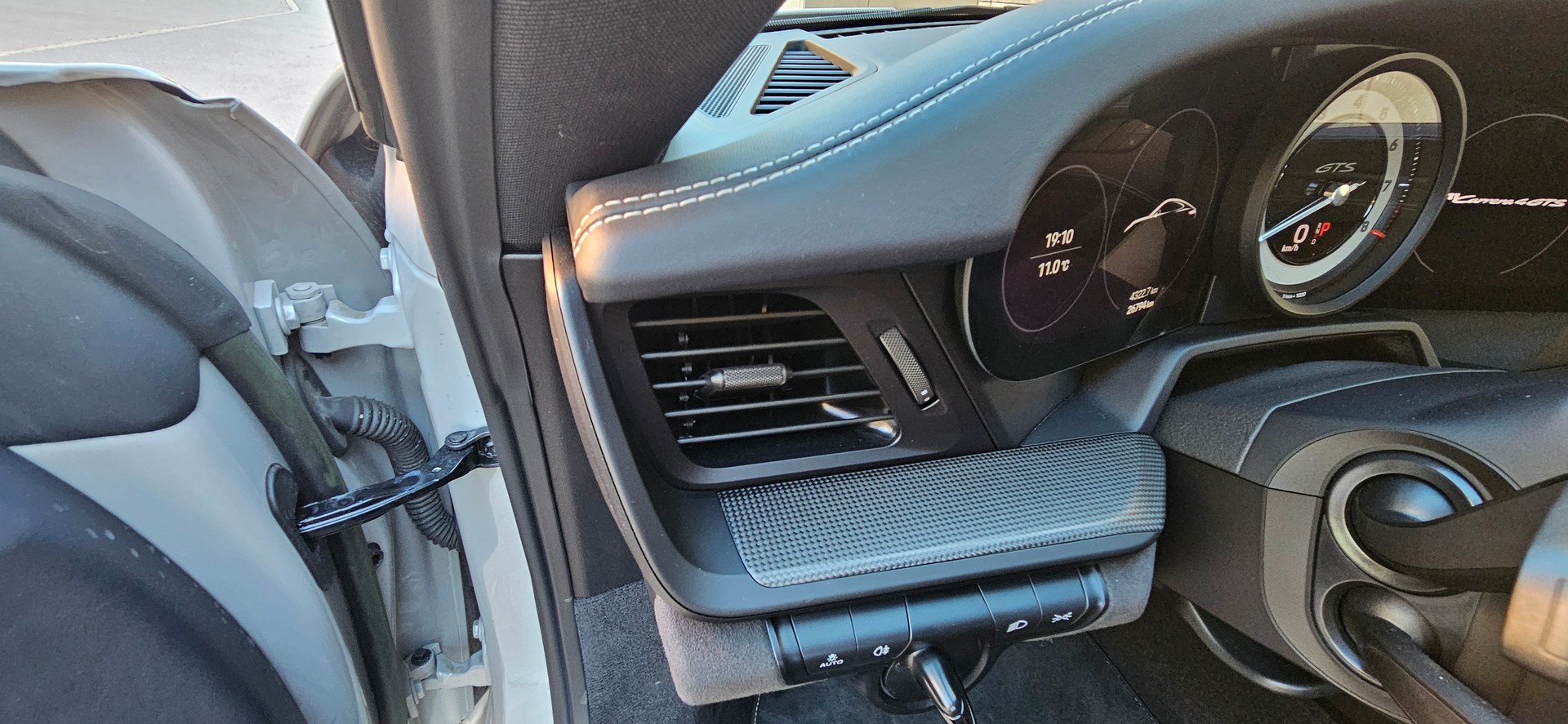 PORSCHE 911 Carrera 4 GTS PDK-image-7