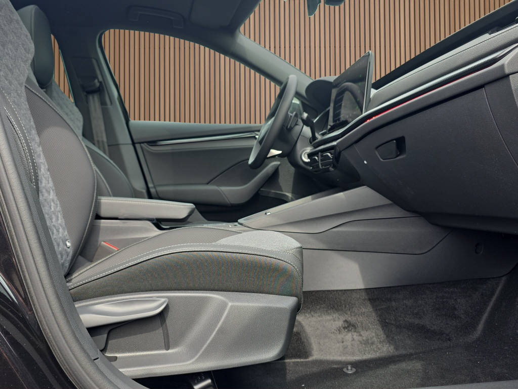 SKODA Octavia Combi 2.0 TSI SportLine 4x4 DSG-image-12