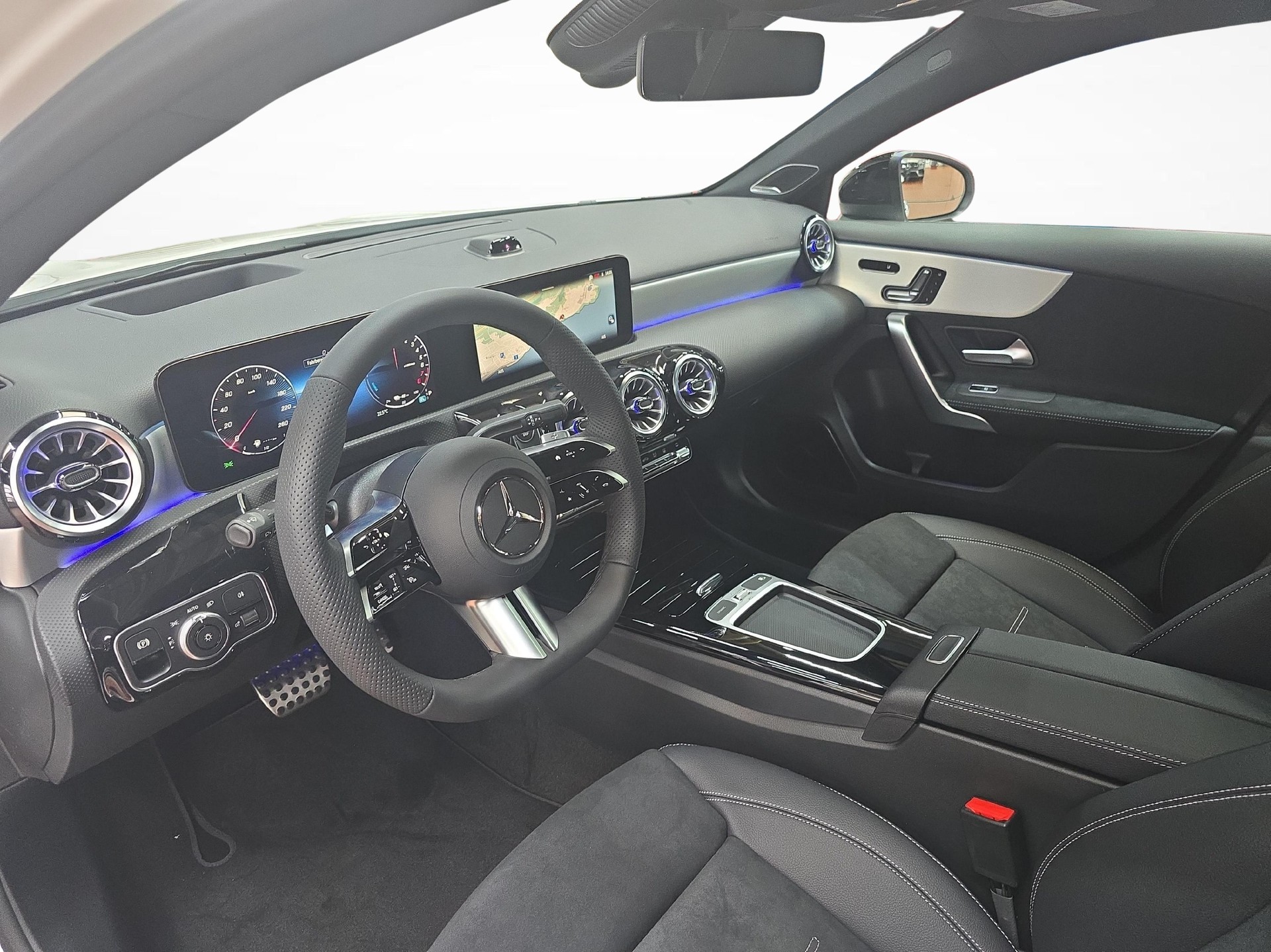 MERCEDES-BENZ A 250 EQ Star AMG Line-image-4