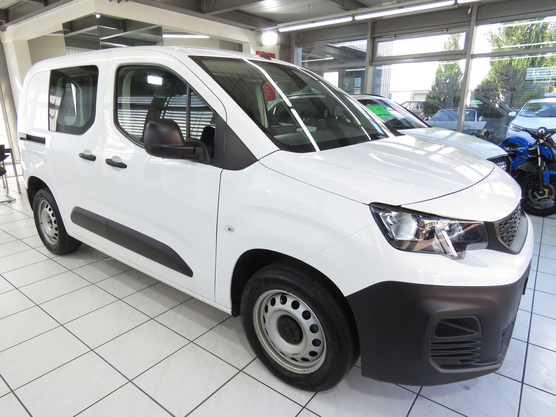 PEUGEOT Partner 1.5 Blue HDi s/s Premium 3-Plätzer (NL 800 Kg)-showroom-element-2