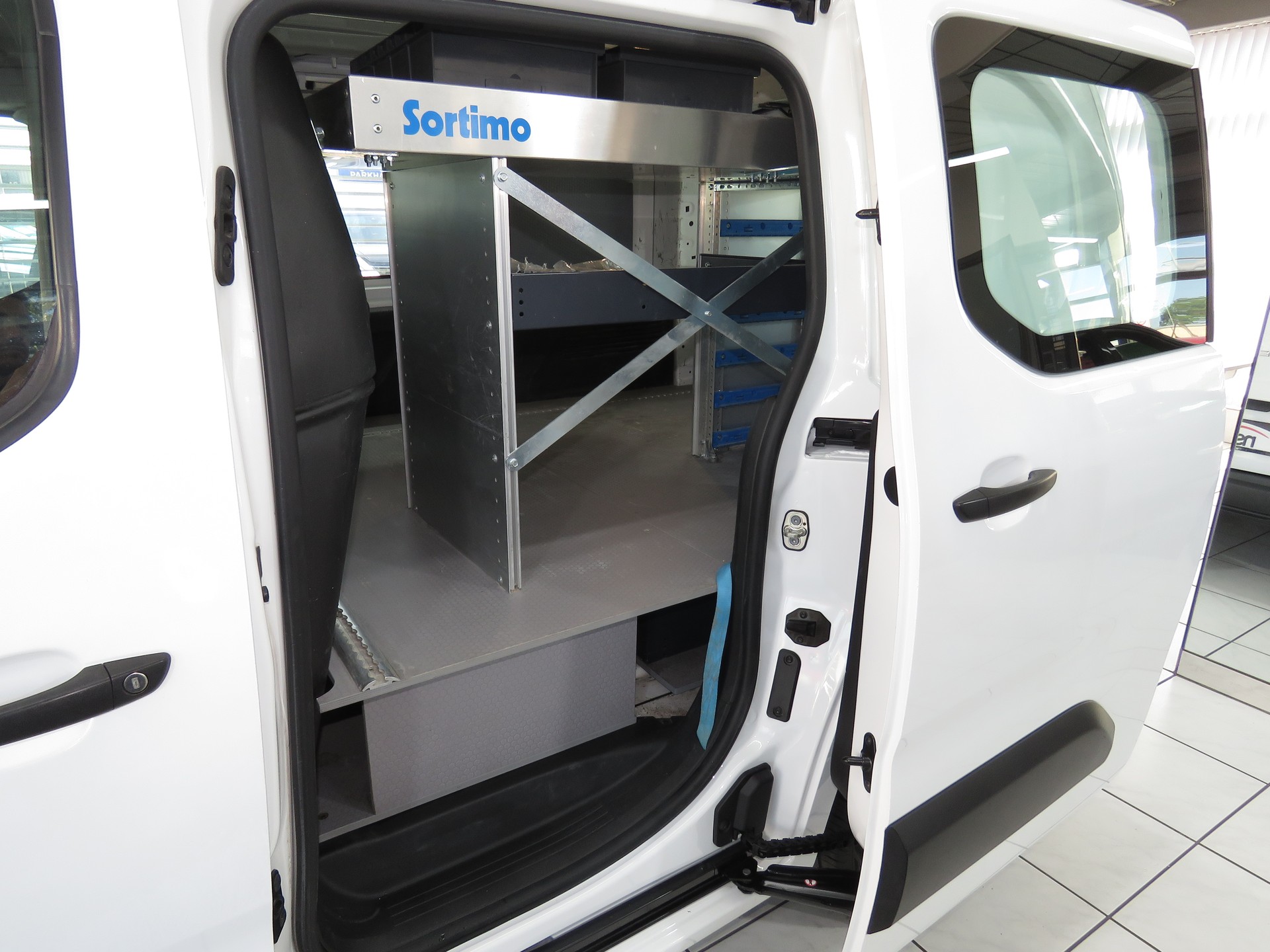 PEUGEOT Partner 1.5 Blue HDi s/s Premium 3-Plätzer (NL 800 Kg)-image-8