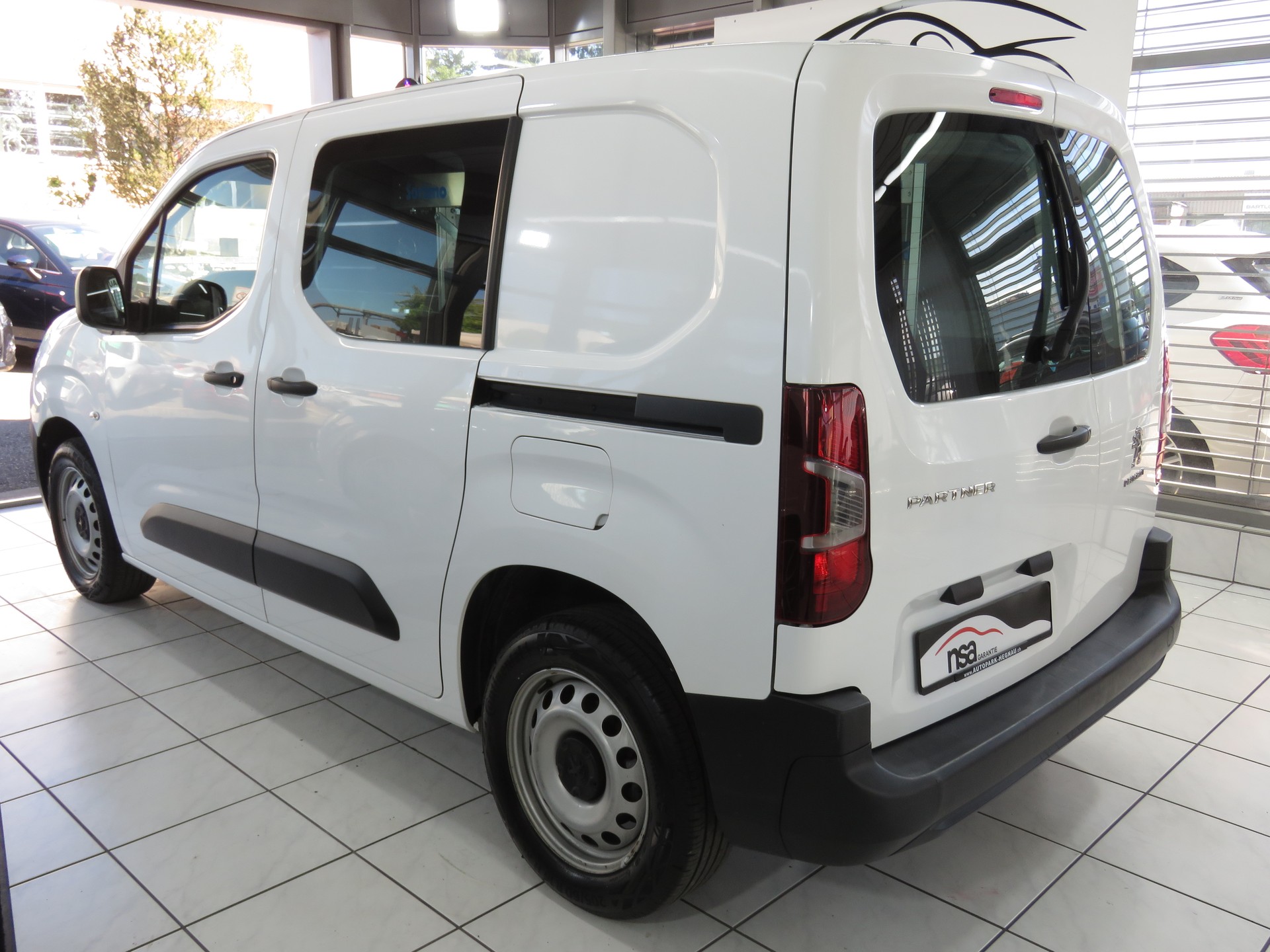 PEUGEOT Partner 1.5 Blue HDi s/s Premium 3-Plätzer (NL 800 Kg)-image-5