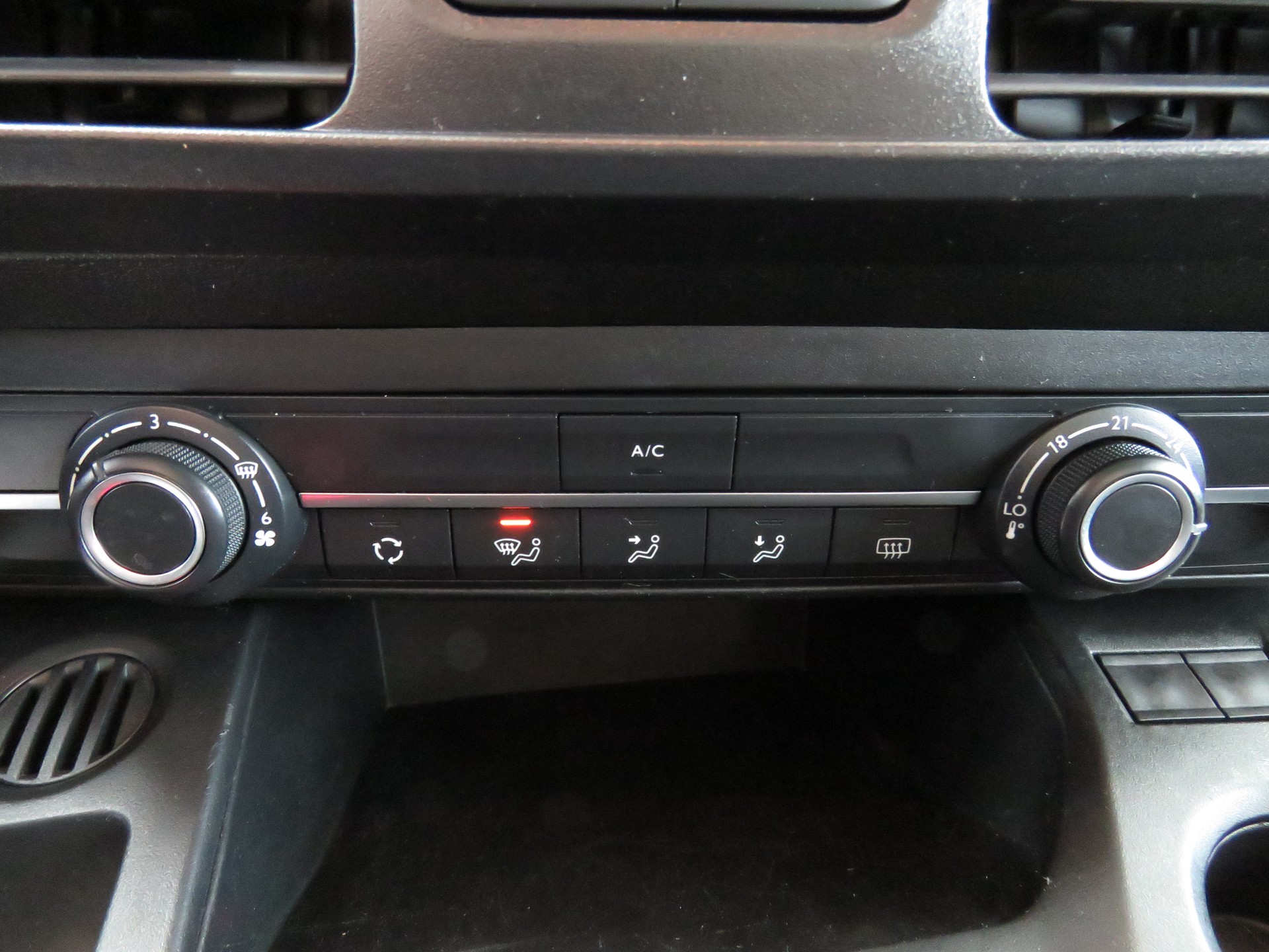 PEUGEOT Partner 1.5 Blue HDi s/s Premium 3-Plätzer (NL 800 Kg)-image-15