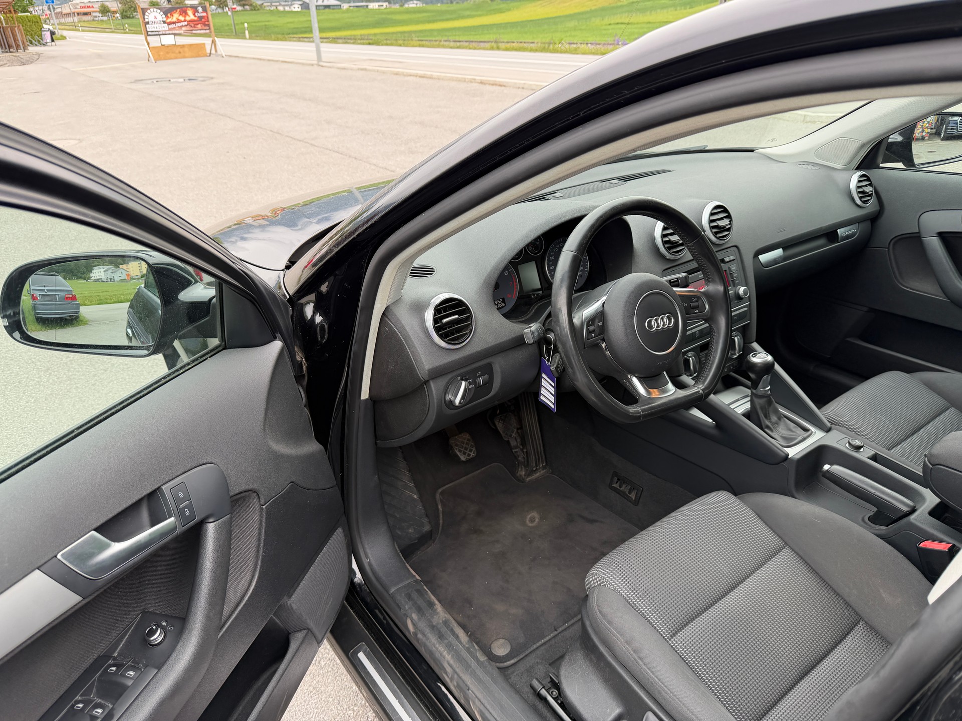 AUDI A3 Sportback 1.8 TFSI Ambiente quattro-image-6
