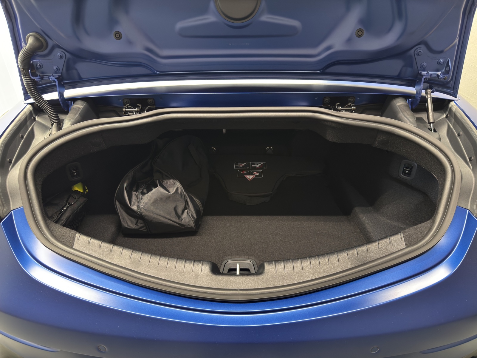 MERCEDES-BENZ AMG CLE 53 4Matic+ Cabriolet-image-10