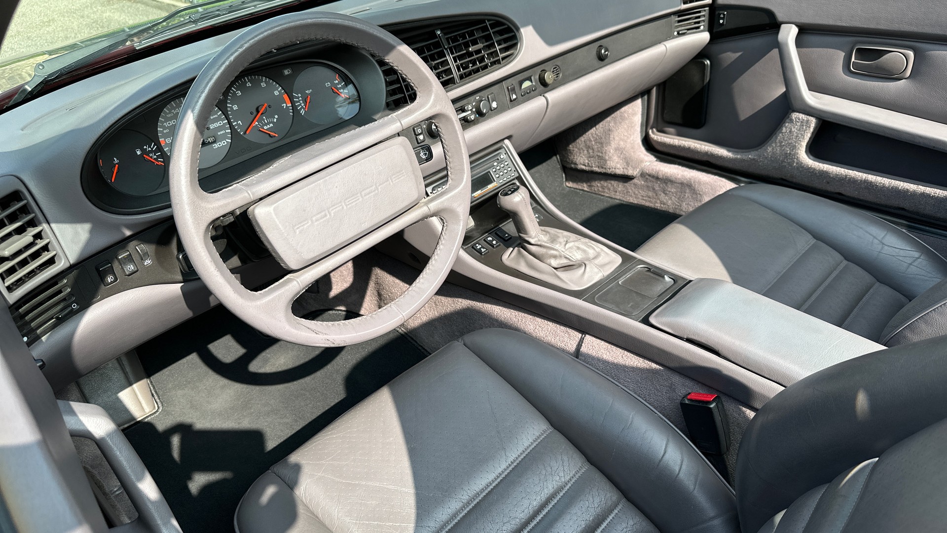 PORSCHE 944 Turbo Cabriolet Veteran-image-7