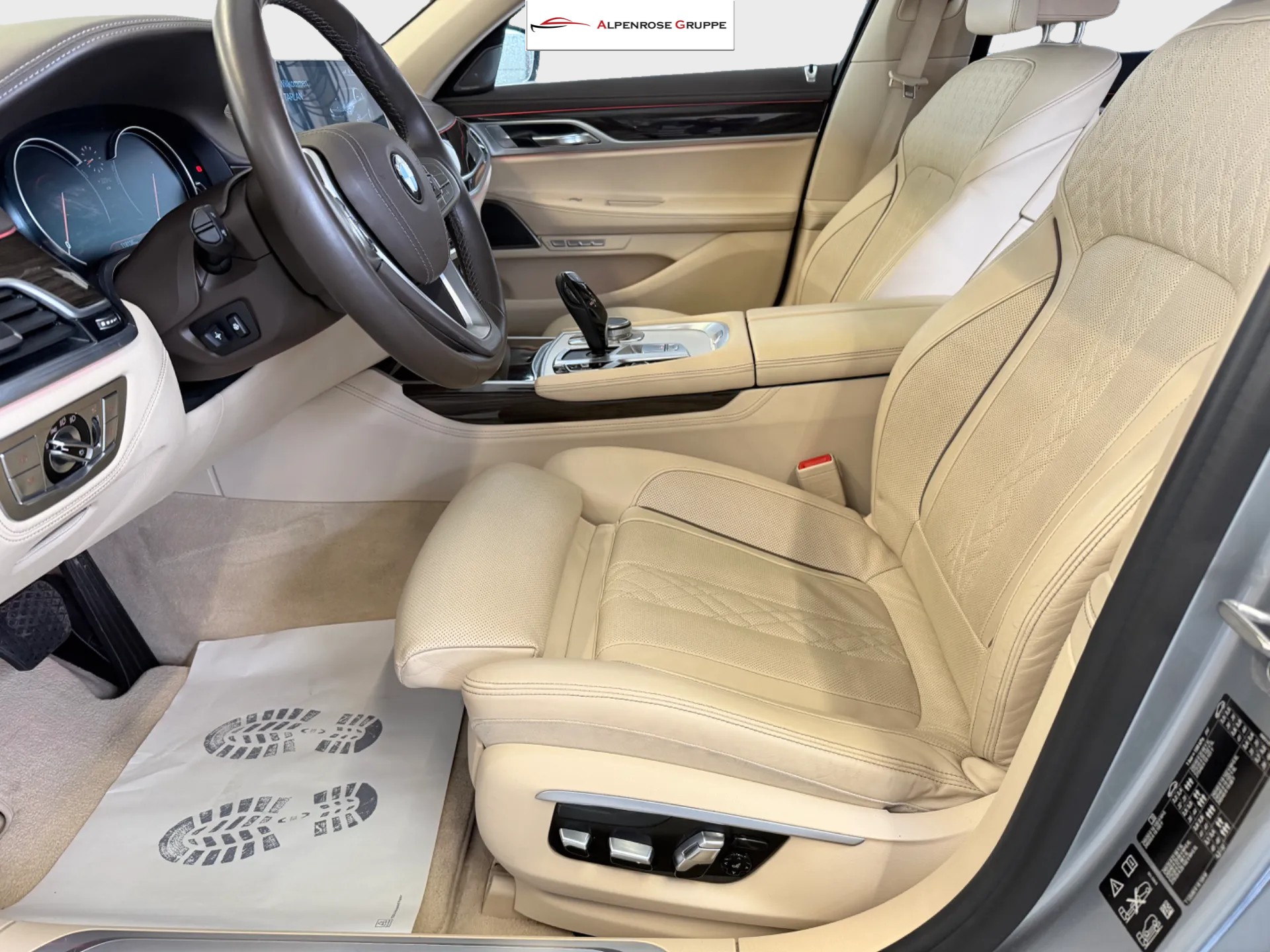 BMW 750i xDrive Steptronic-image-7
