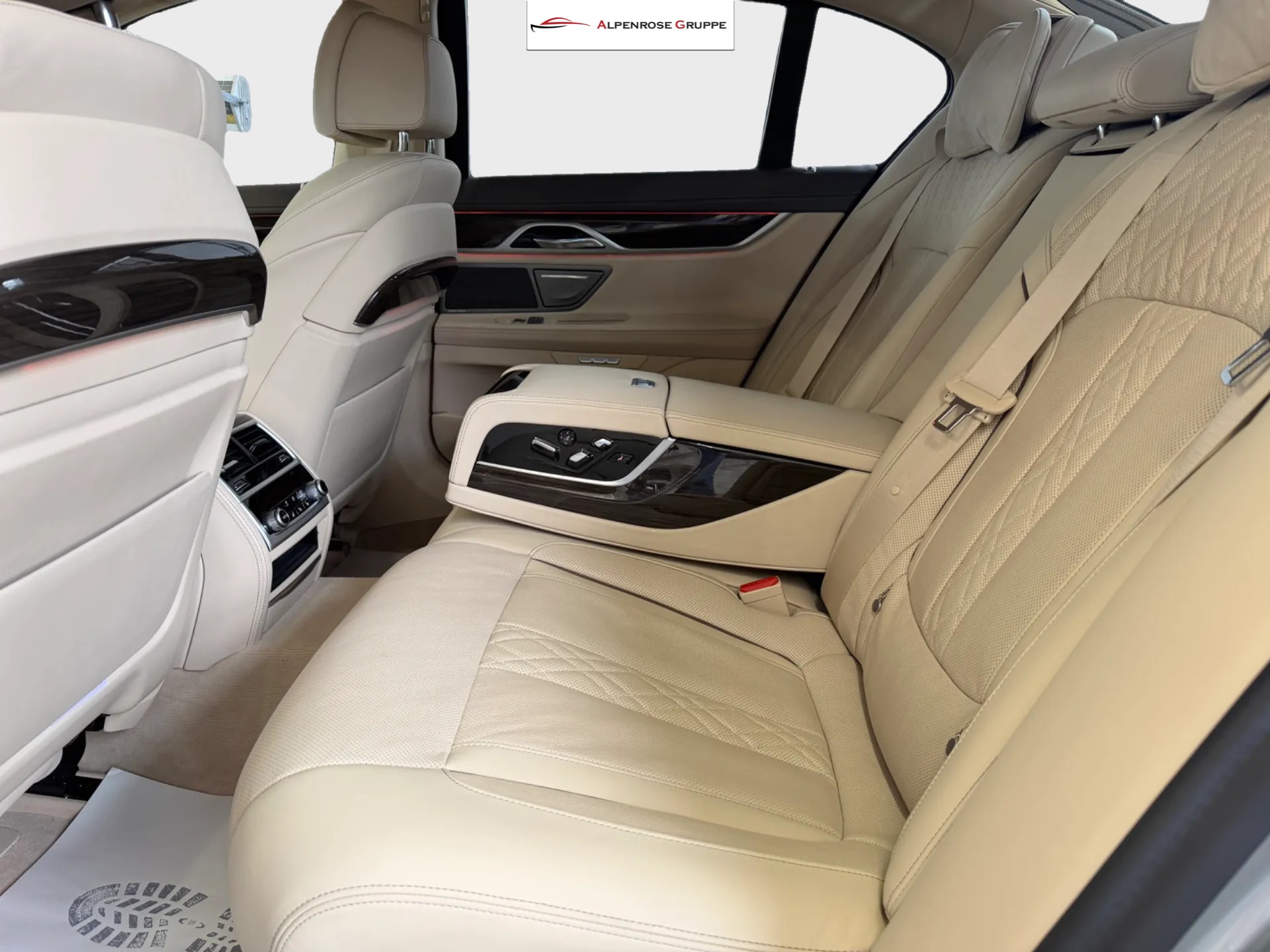BMW 750i xDrive Steptronic-image-6
