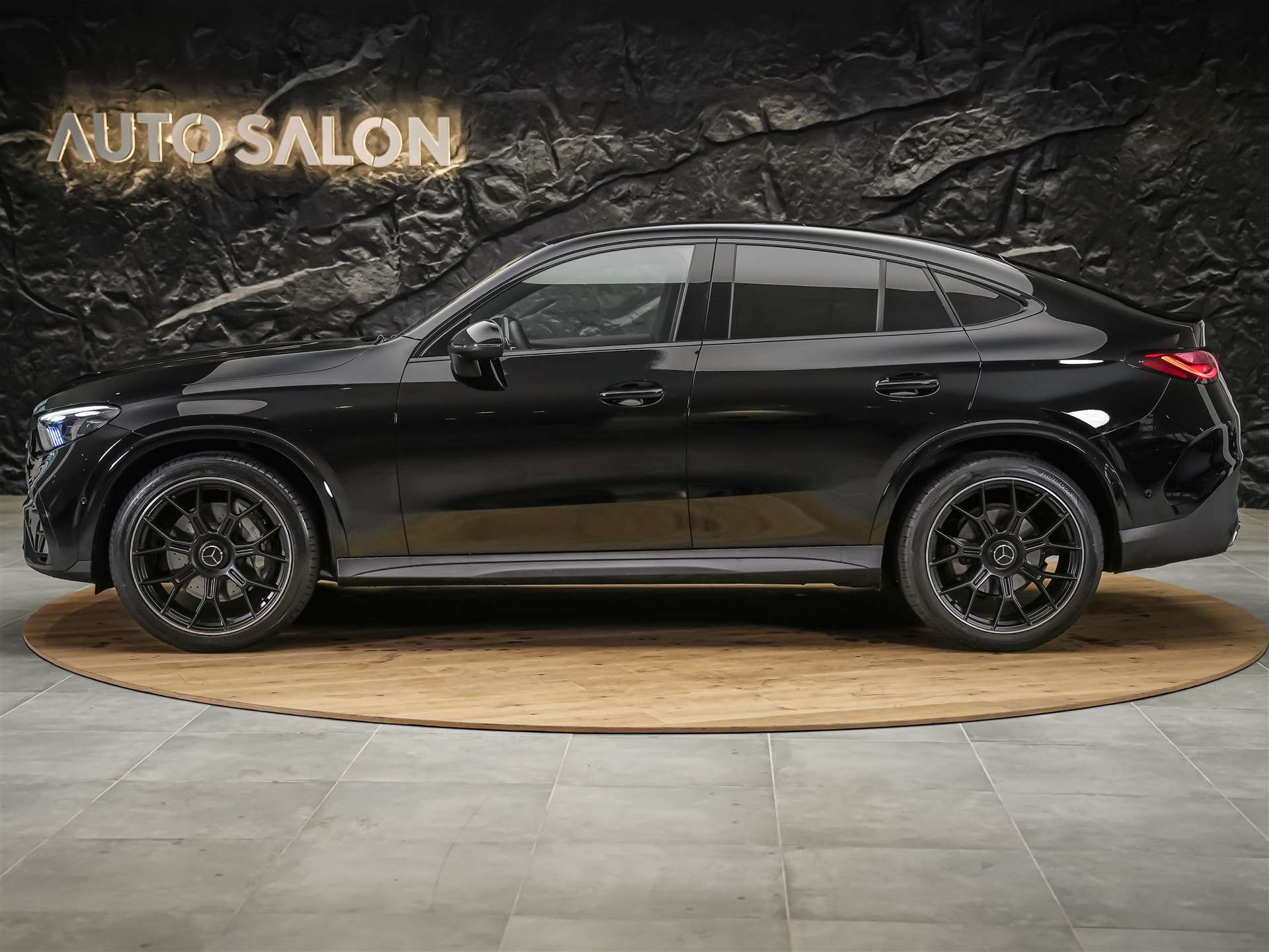 MERCEDES-BENZ GLC 200 AMG Line 4matic Coupé *Werksgarantie*21" Felgen*Night Paket*Abstandsregler*-image-2