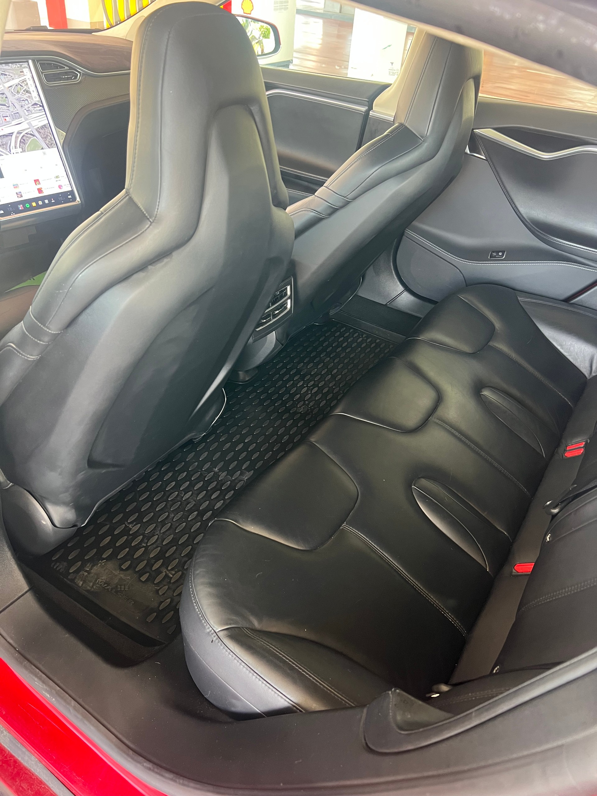 TESLA Model S 85 D Performance-image-9