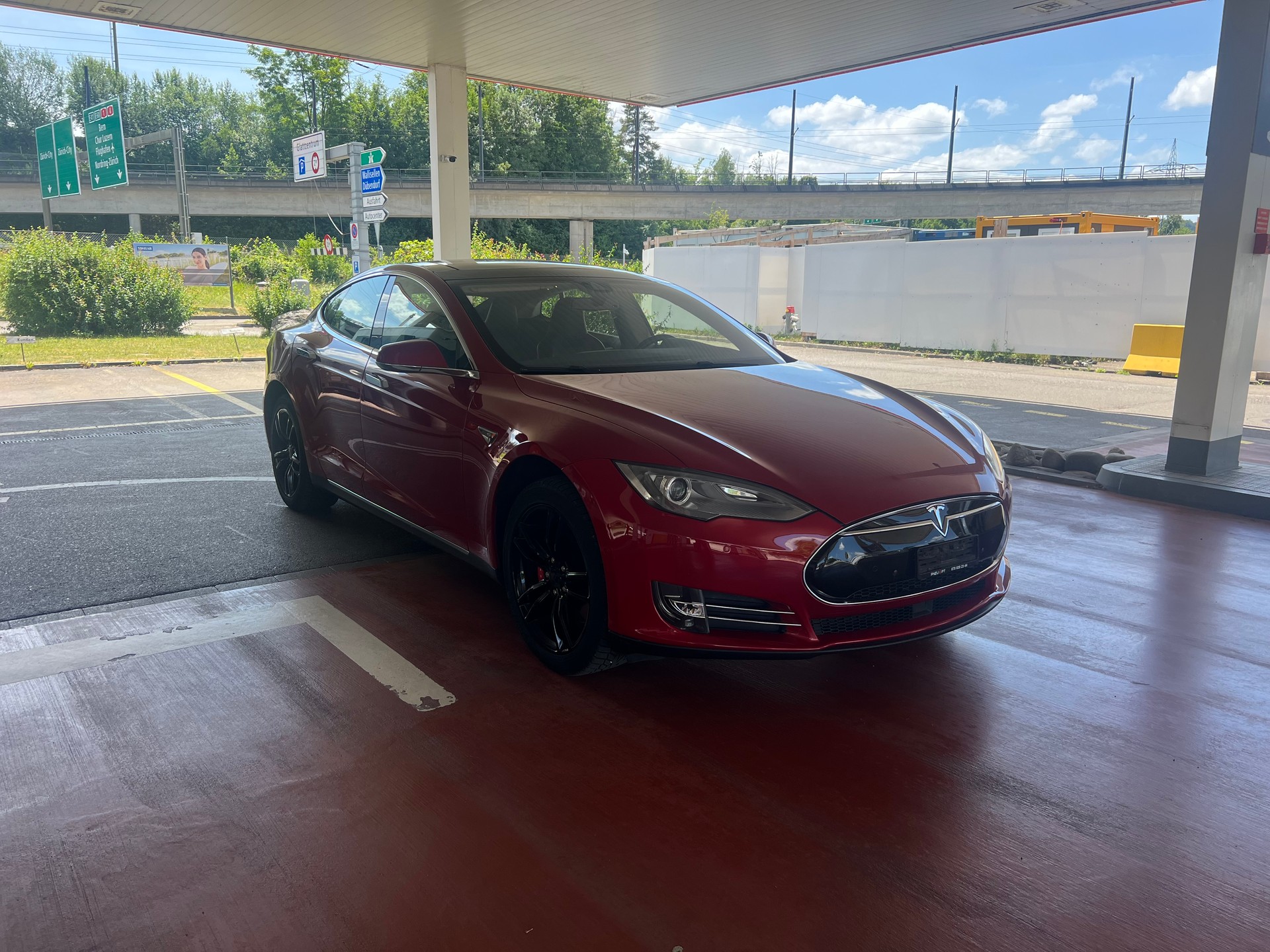 TESLA Model S 85 D Performance-image-1