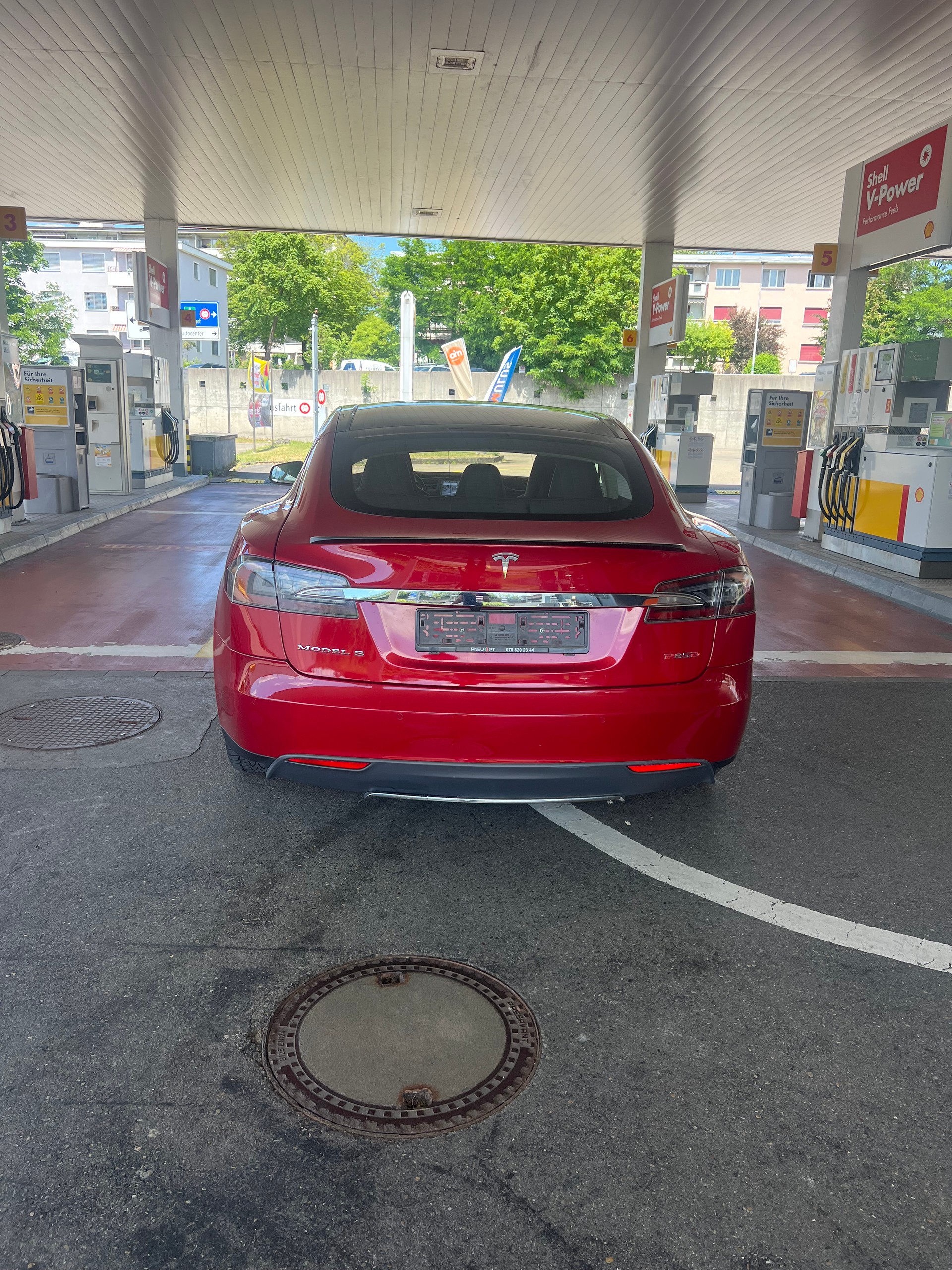 TESLA Model S 85 D Performance-image-7