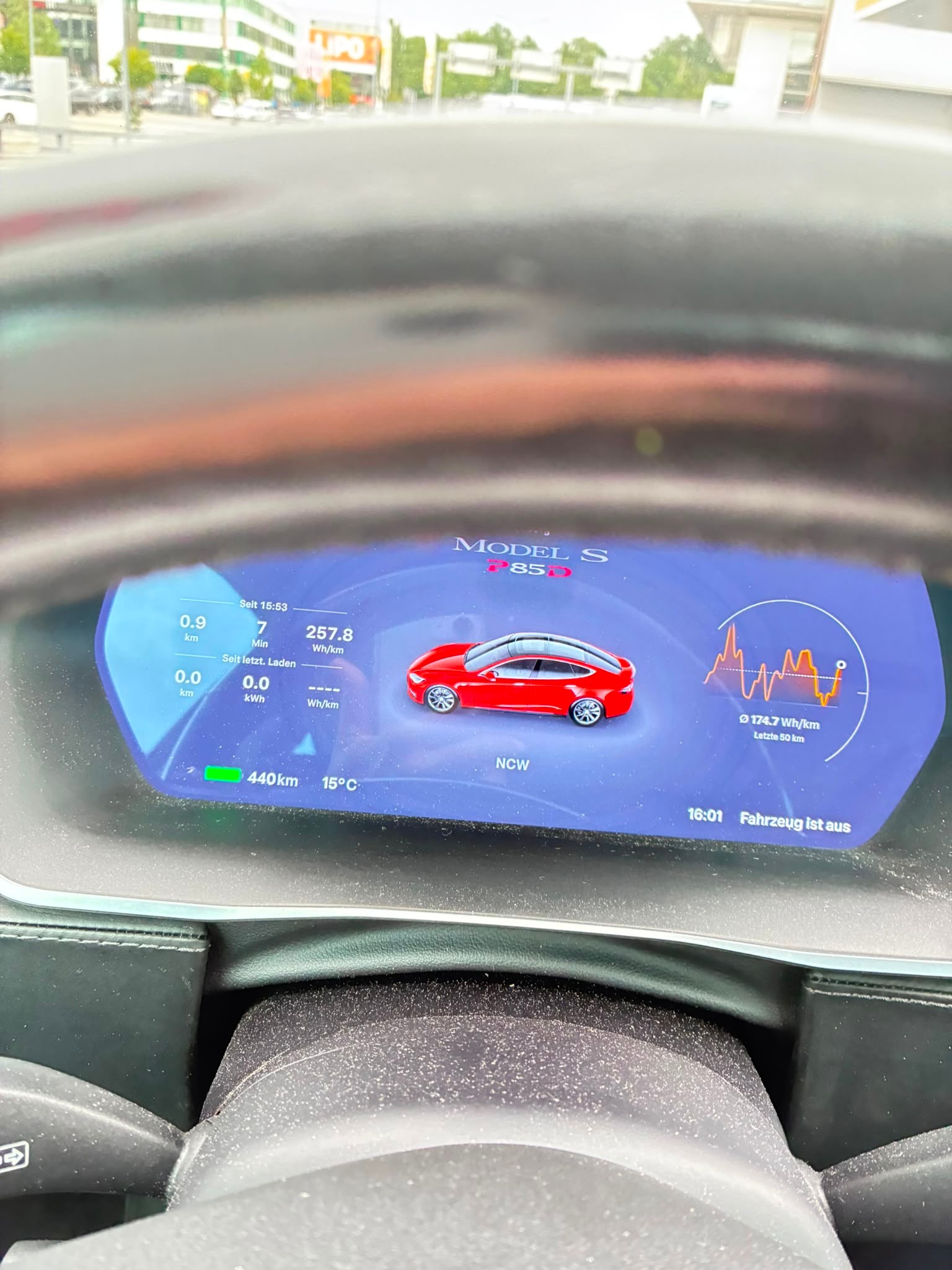 TESLA Model S 85 D Performance-image-11