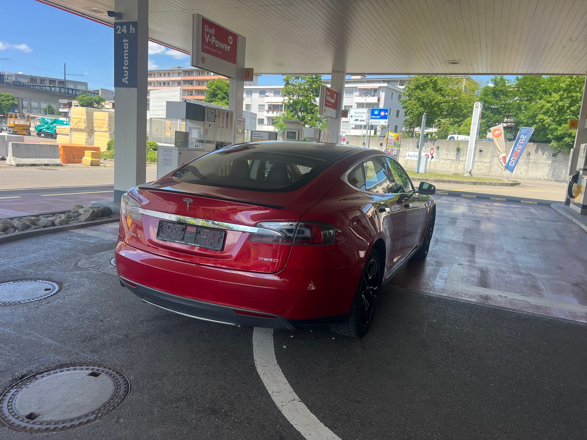 TESLA Model S 85 D Performance-image-5
