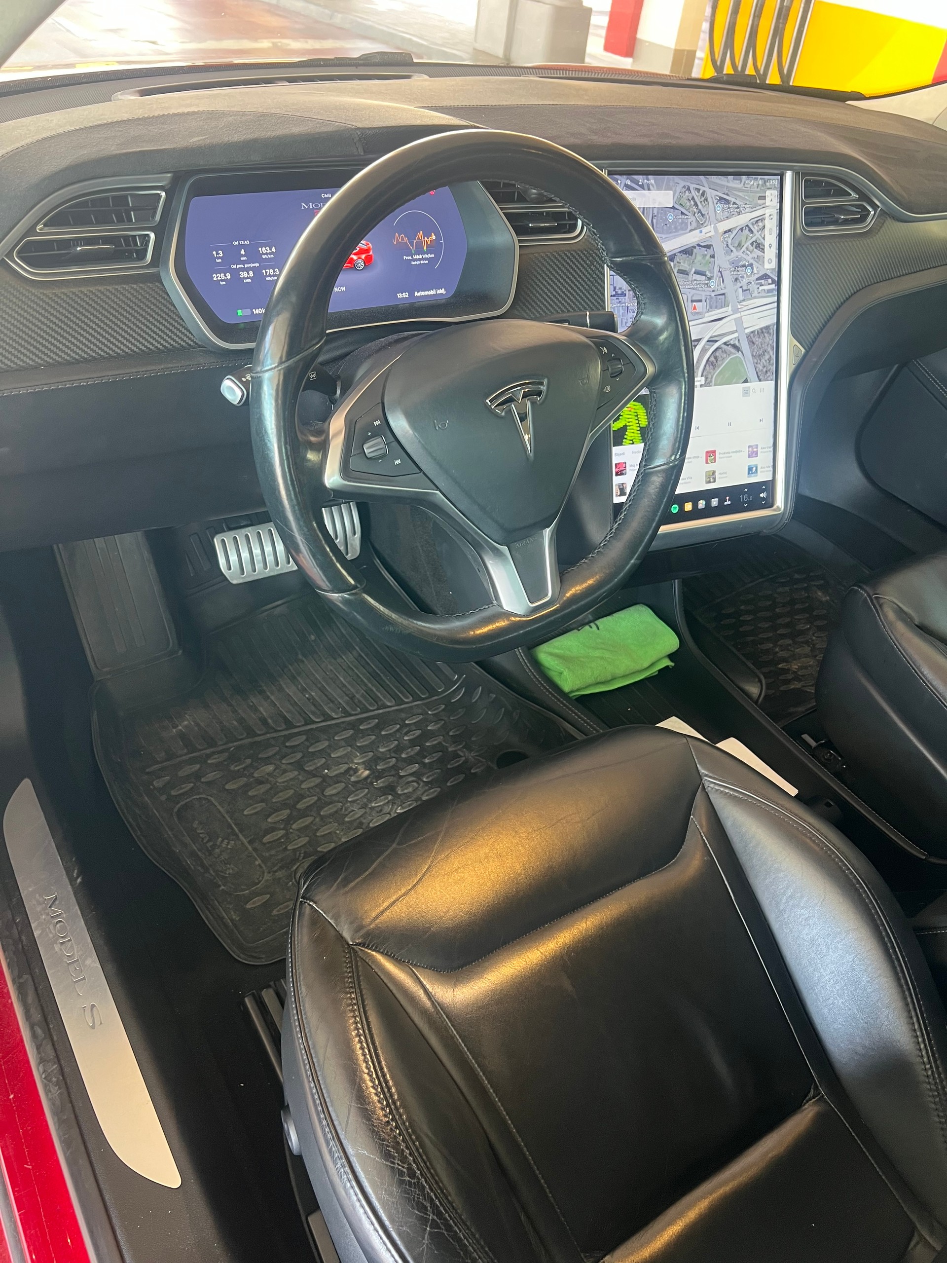TESLA Model S 85 D Performance-image-10