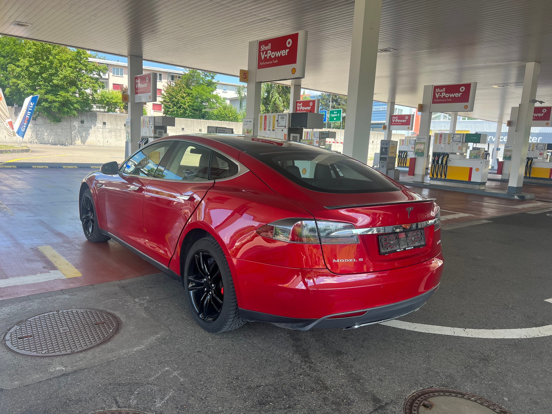 TESLA Model S 85 D Performance-image-6