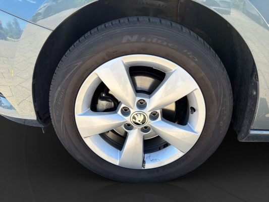 SKODA Fabia 1.0 TSI Active-image-8