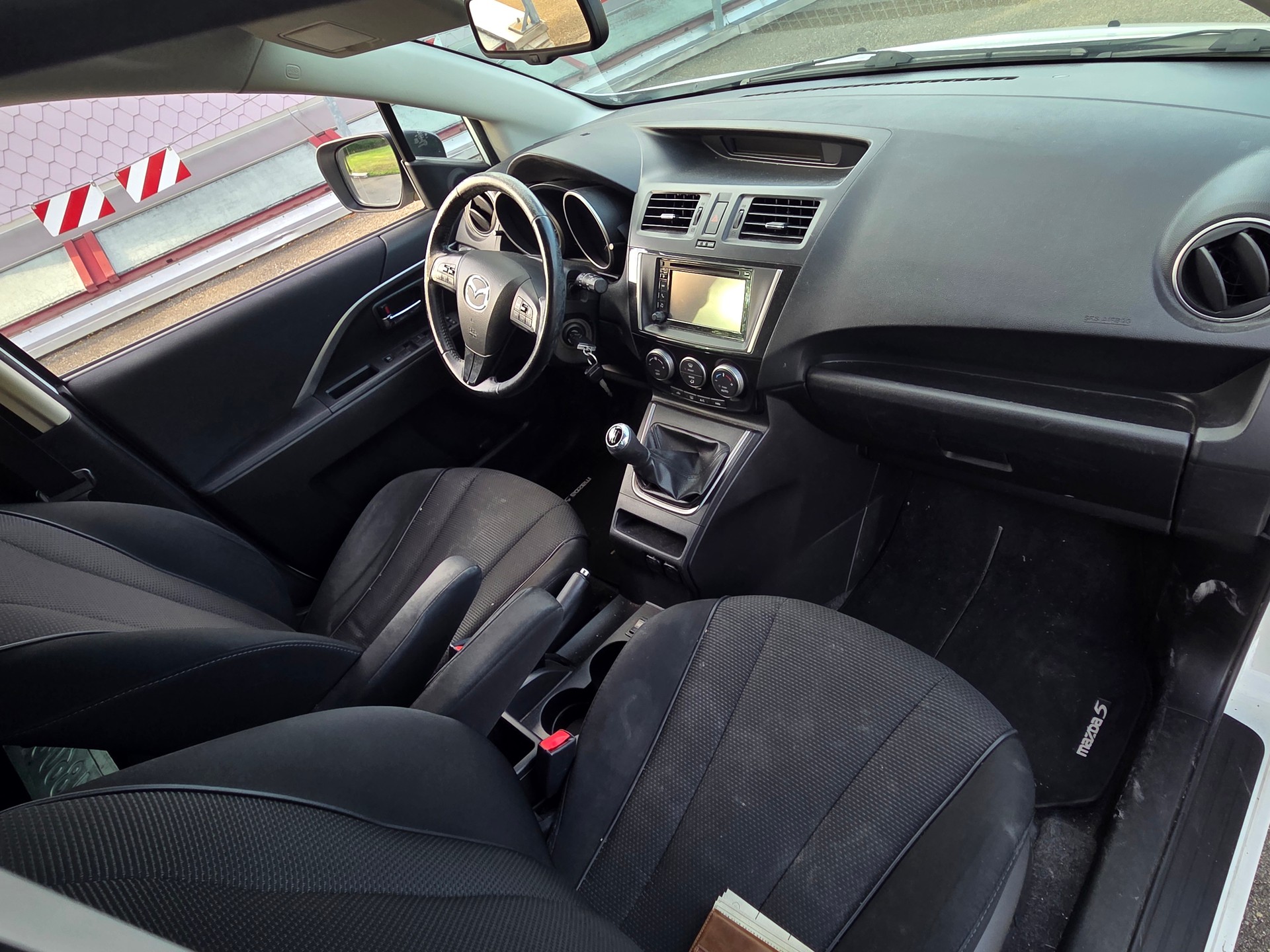 MAZDA 5 2.0 16V Voila ma Suisse Edition+-image-6