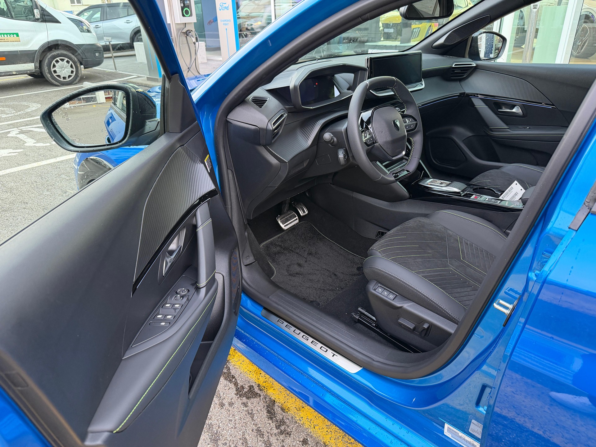 PEUGEOT 208 e-GT-image-8