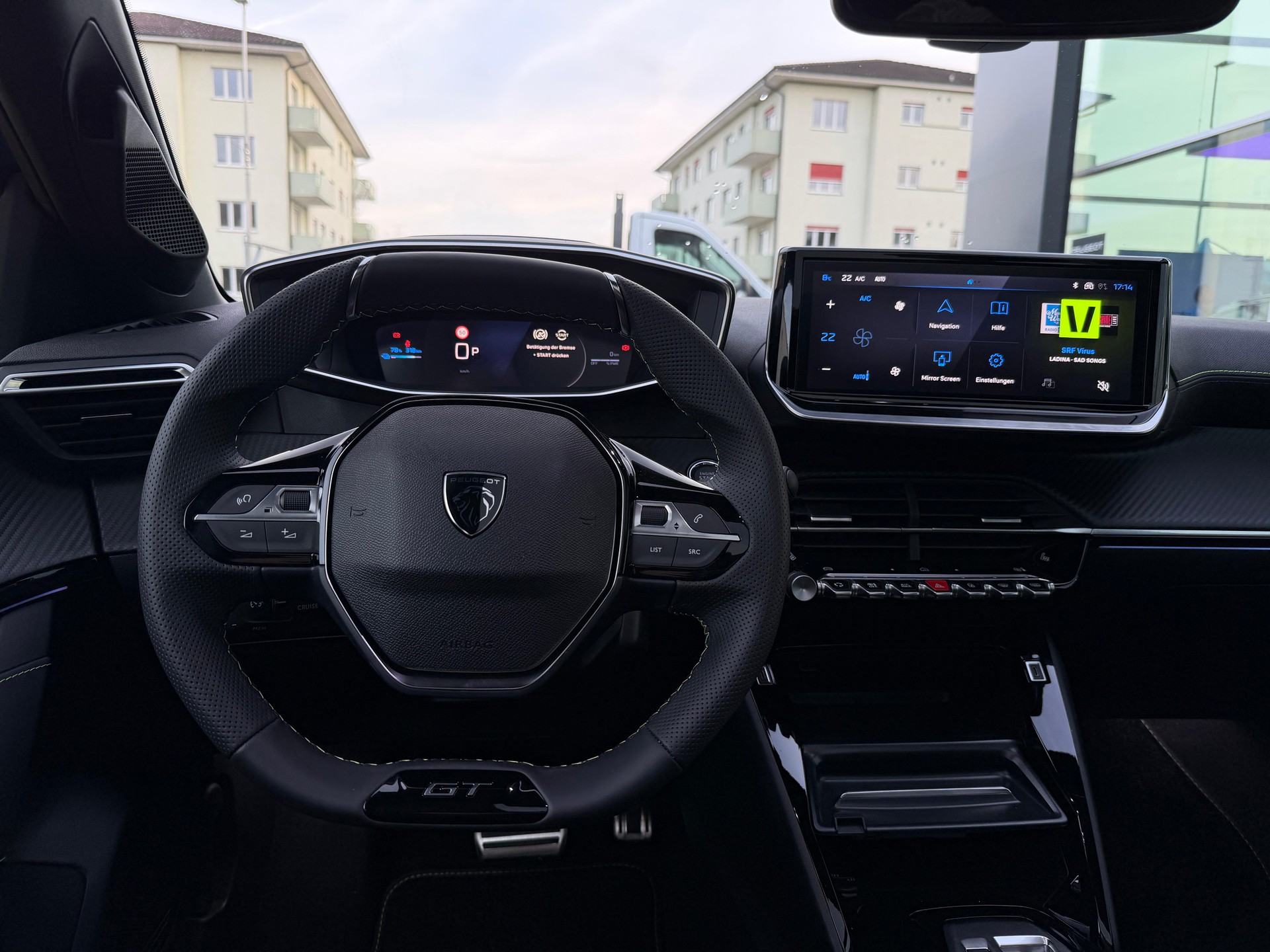 PEUGEOT 208 e-GT-image-9