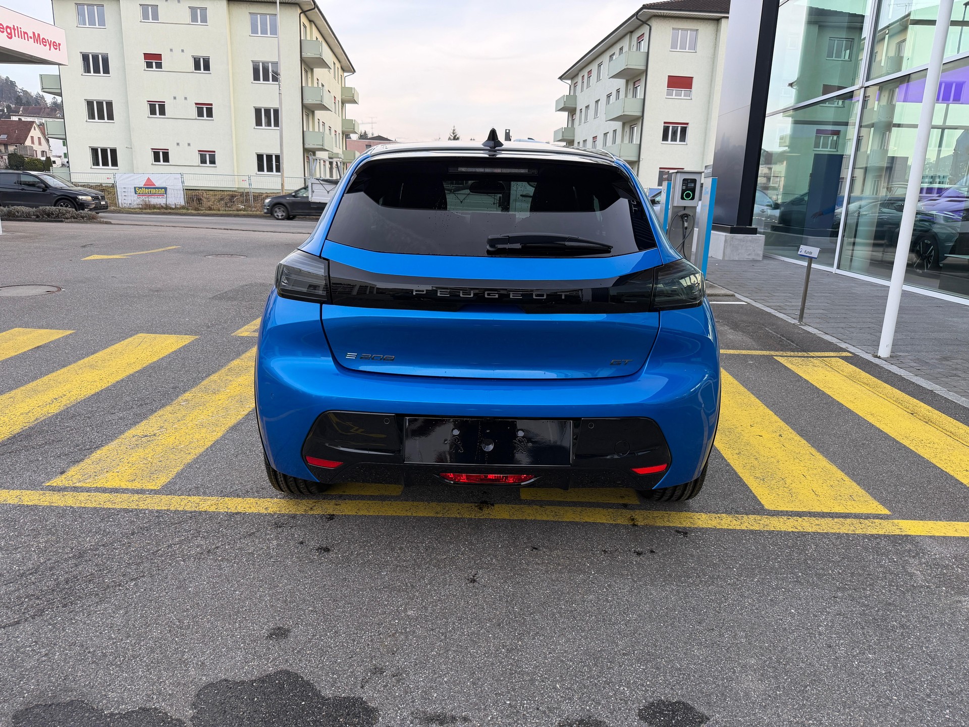 PEUGEOT 208 e-GT-image-2